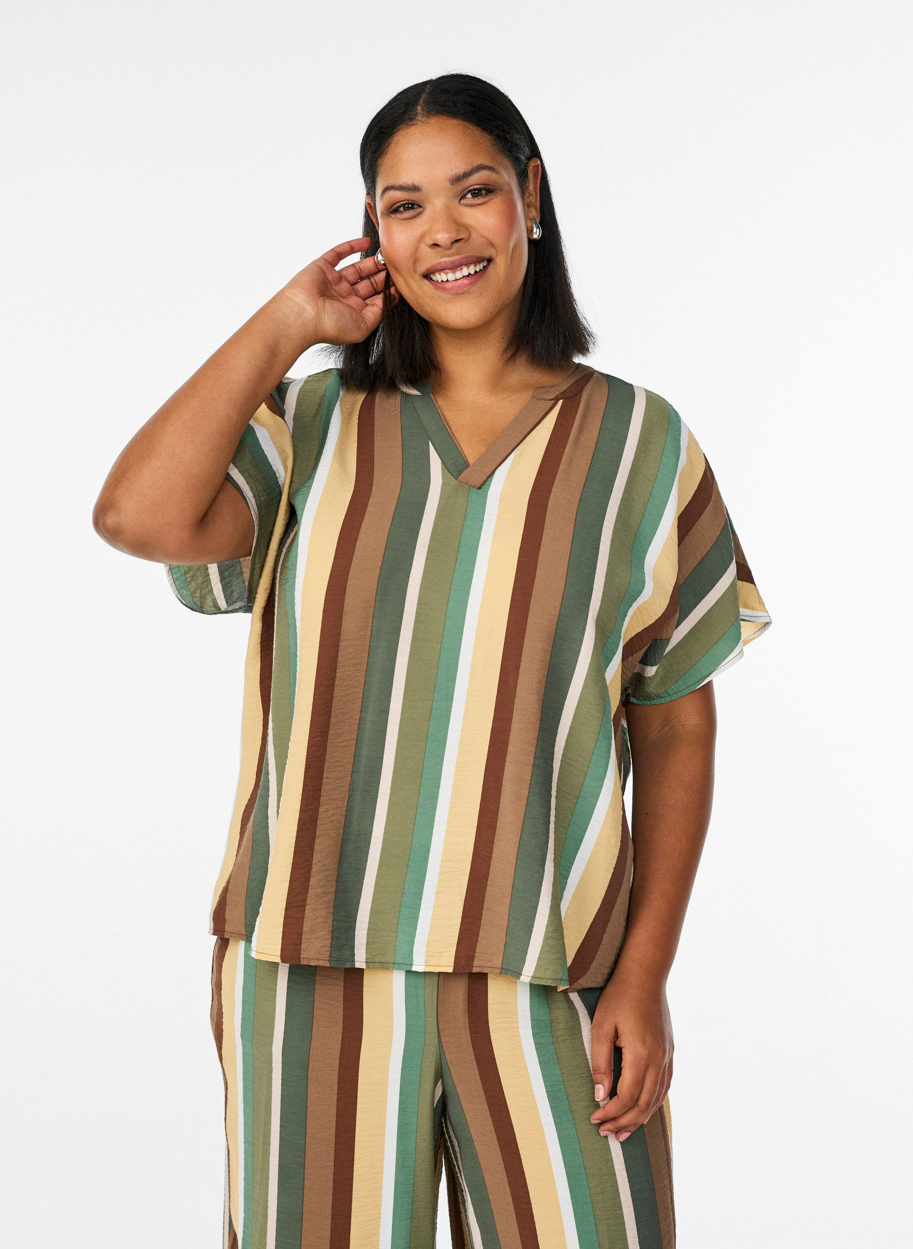 Zizzi Gestreifte Viskose-Bluse mit kurzen &Auml;rmeln, Braun, Model image number 0