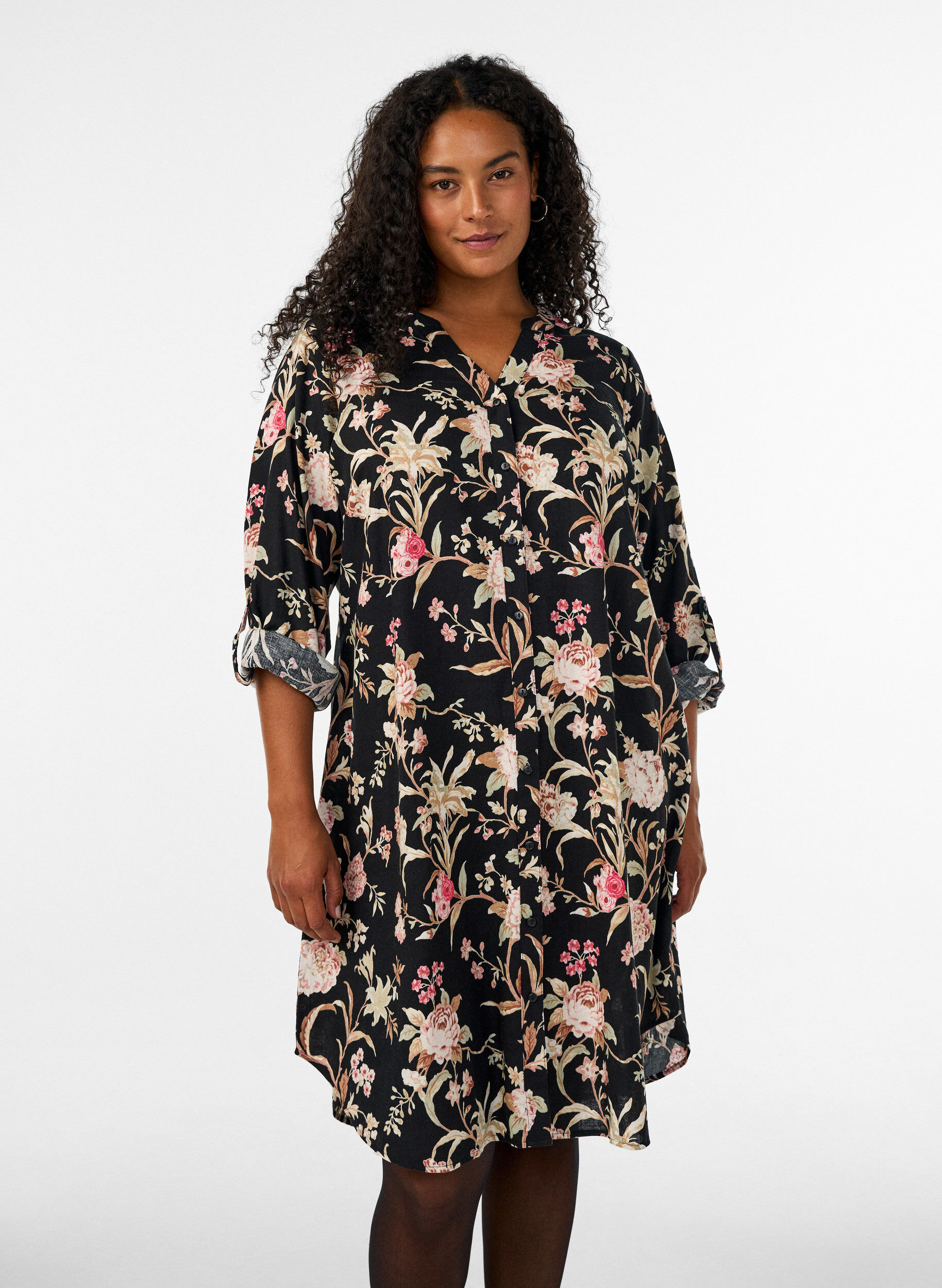 Lange Bluse aus Leinen und Viskose, Schwarz, Model