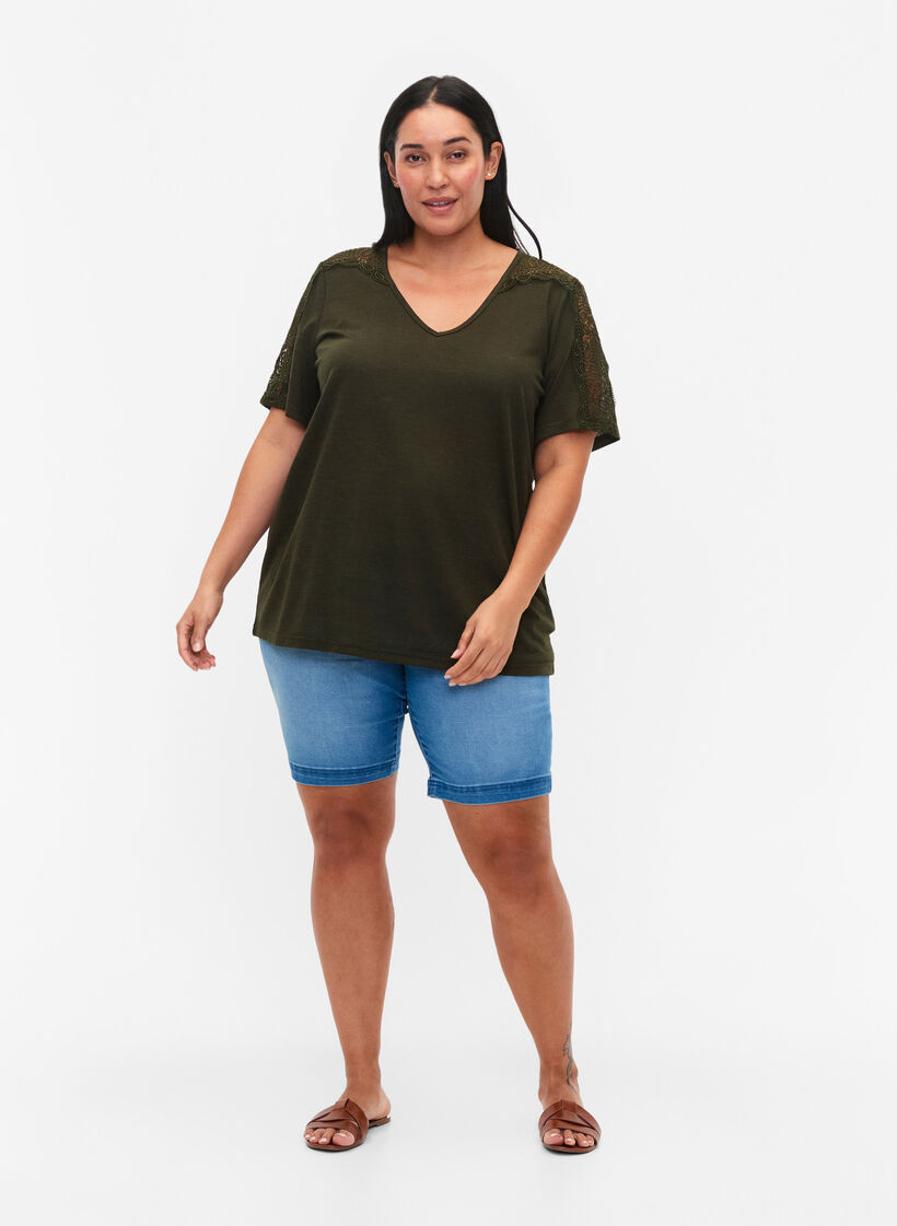 Kurzärmelige Bluse mit Spitze und V-Ausschnitt, Forest Night, Model image number 2