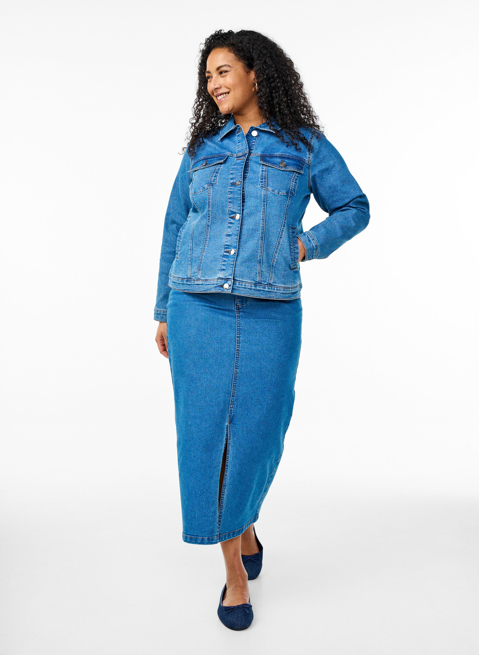 Zizzi FLASH - Denim-Jacke aus elastischer Baumwollmischung, Blau, Model image number 1
