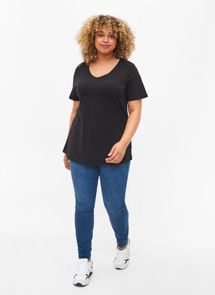 Einfarbiges basic T-Shirt aus Baumwolle, Black, Model image number 2