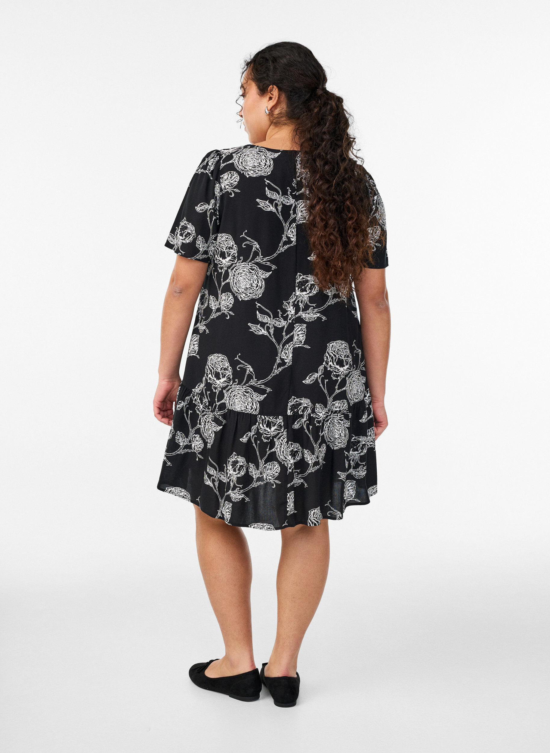 Zizzi Kleid aus Viskose mit Schnittlinie, Schwarz, Model image number 2
