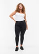 Cropped Amy Jeans mit Rei&szlig;verschluss, Grau, Model image number 1
