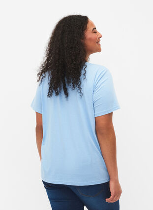 Kurzärmeliges T-Shirt mit V-Ausschnitt, Placid Blue, Model image number 1