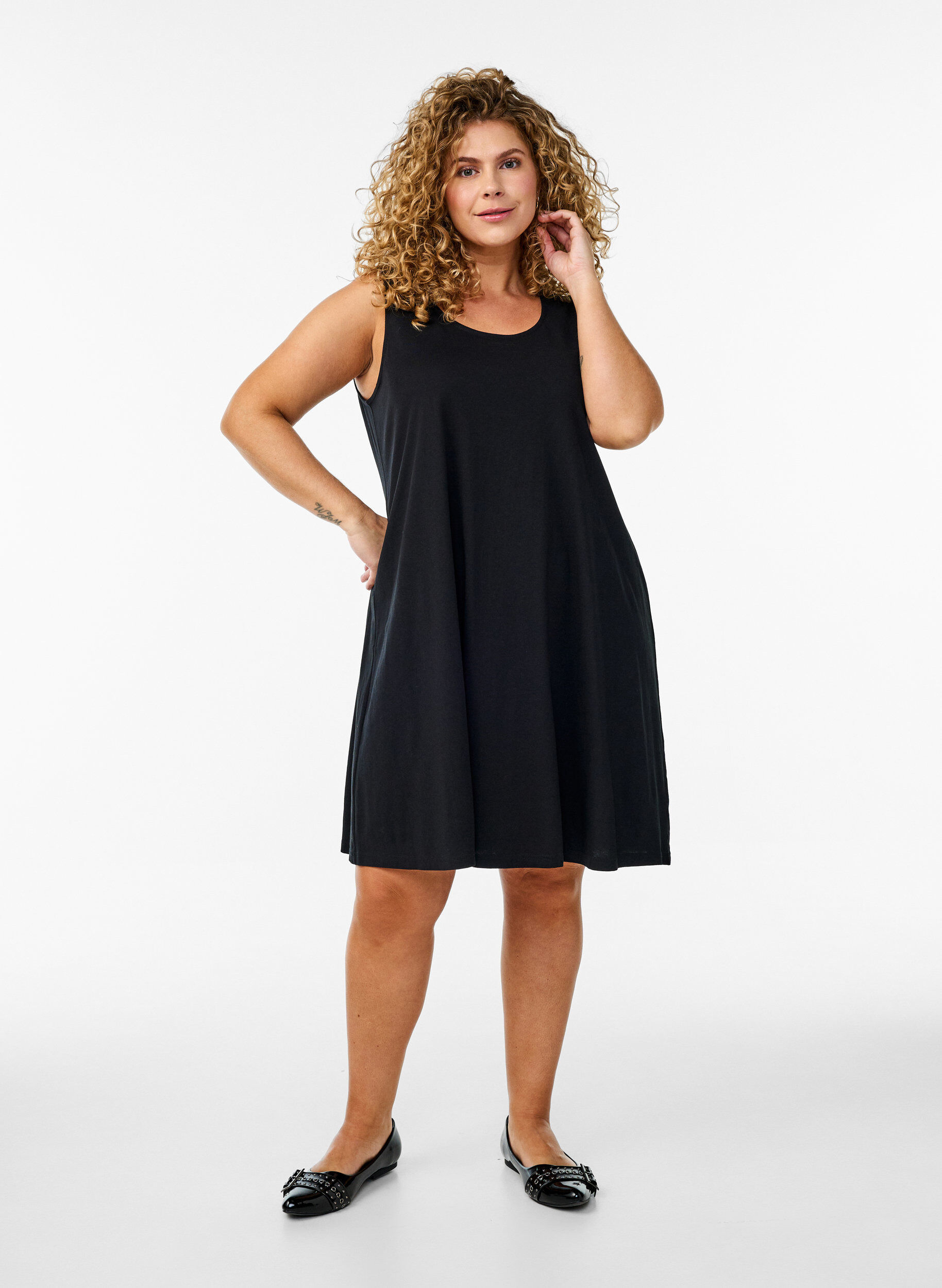 Zizzi &Auml;rmelloses Kleid in A-Linie, Schwarz, Model image number 1