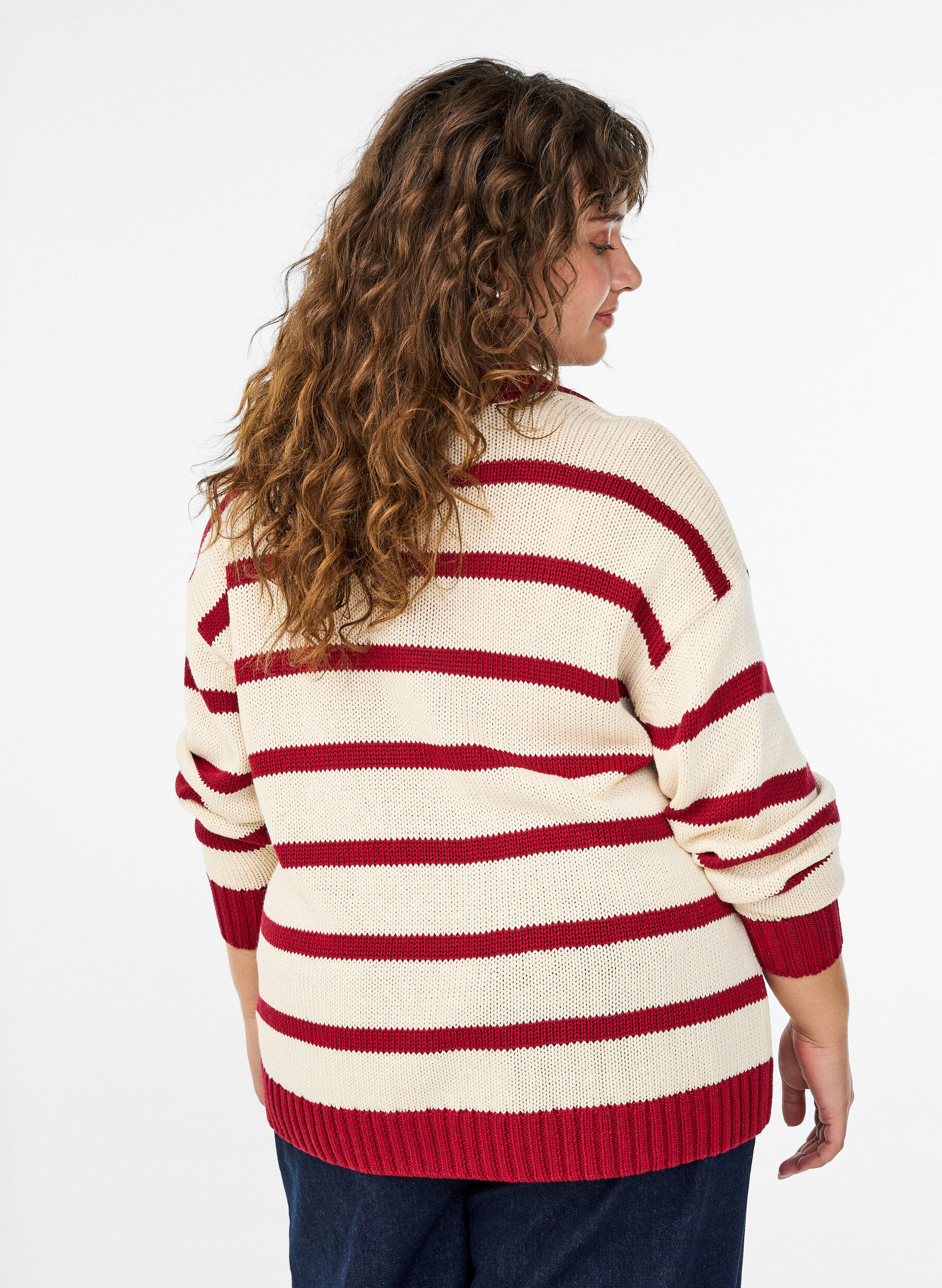Zizzi Gestreifte Strickbluse mit Polokragen, Vanille, Model image number 2