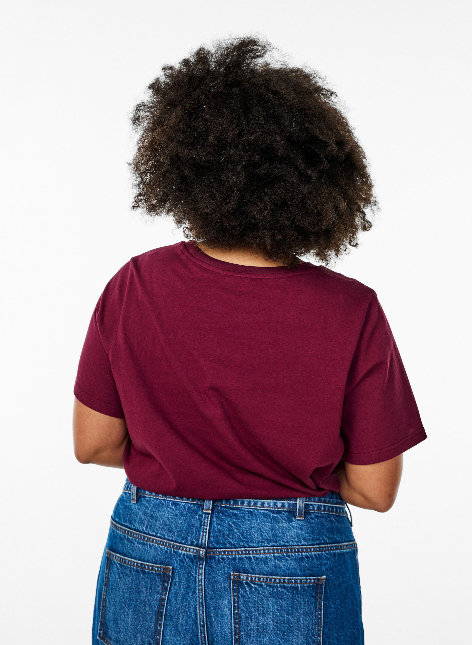 Zizzi Baumwoll-T-Shirt mit Rundhalsausschnitt, Dunkles Bordeaux, Model image number 2