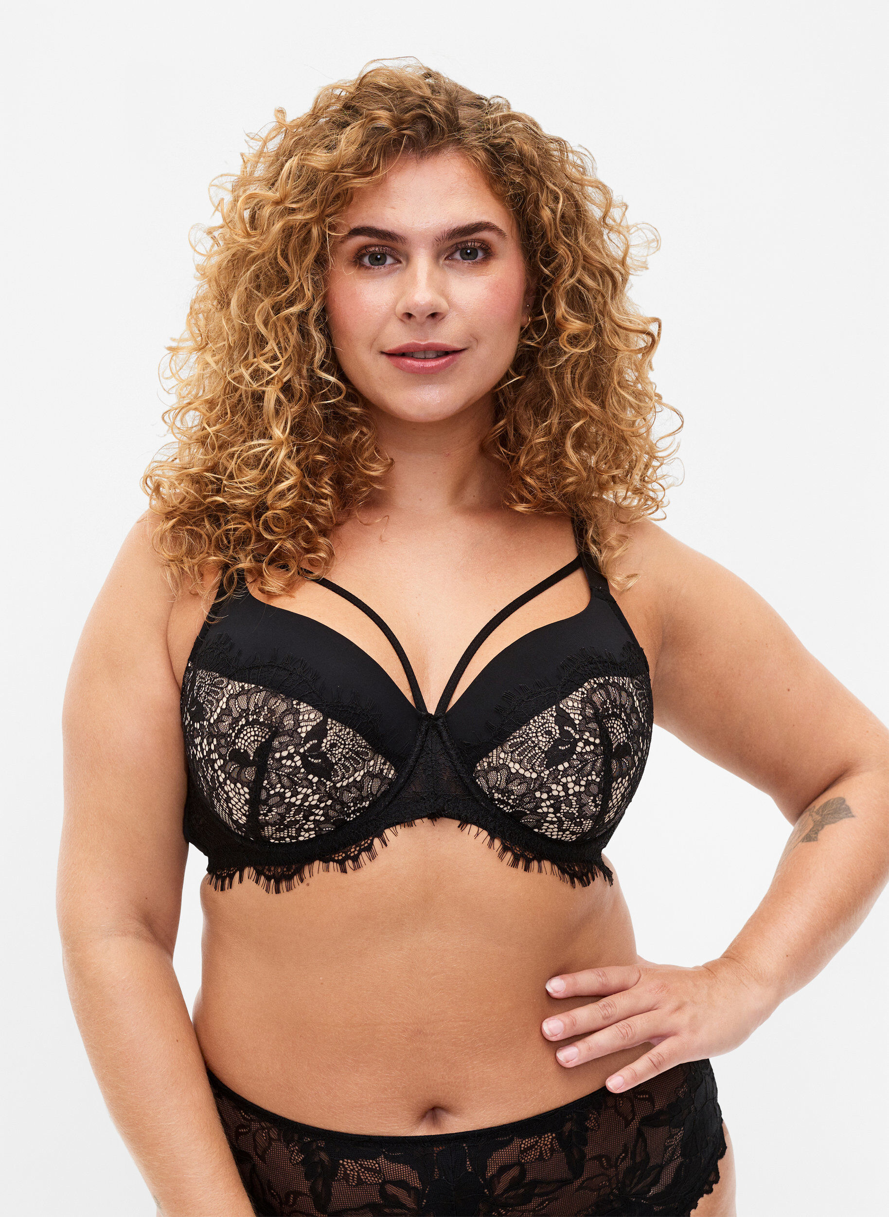 Zizzi Gepolsterter BH mit Spitze und Schn&uuml;rung, Black, Model image number 0