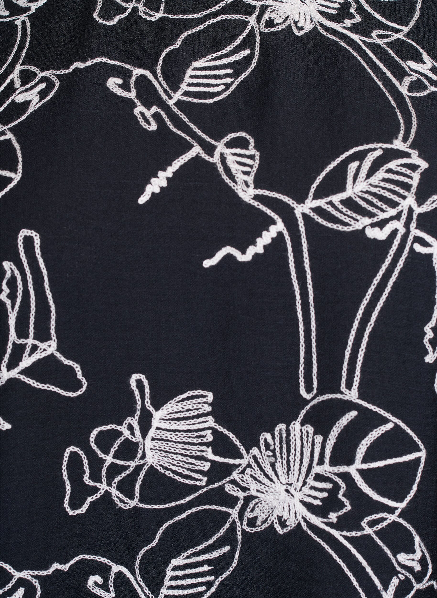 Zizzi Kurz&auml;rmelige Bluse mit Stickmuster, Schwarz, Packshot image number 2