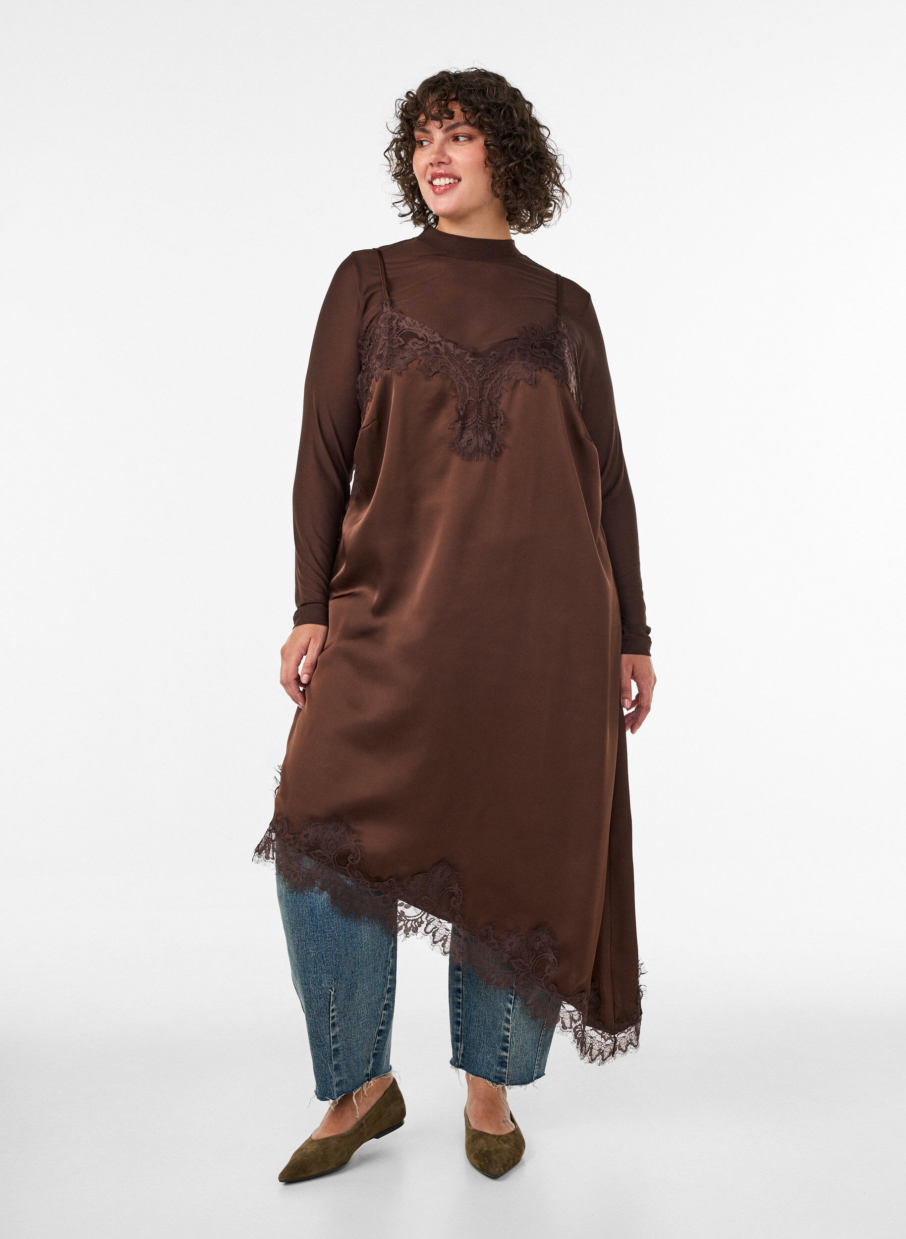 ZizziKleid aus Satin mit Spitze und asymmetrischem Saum, Braun, Model image number 1