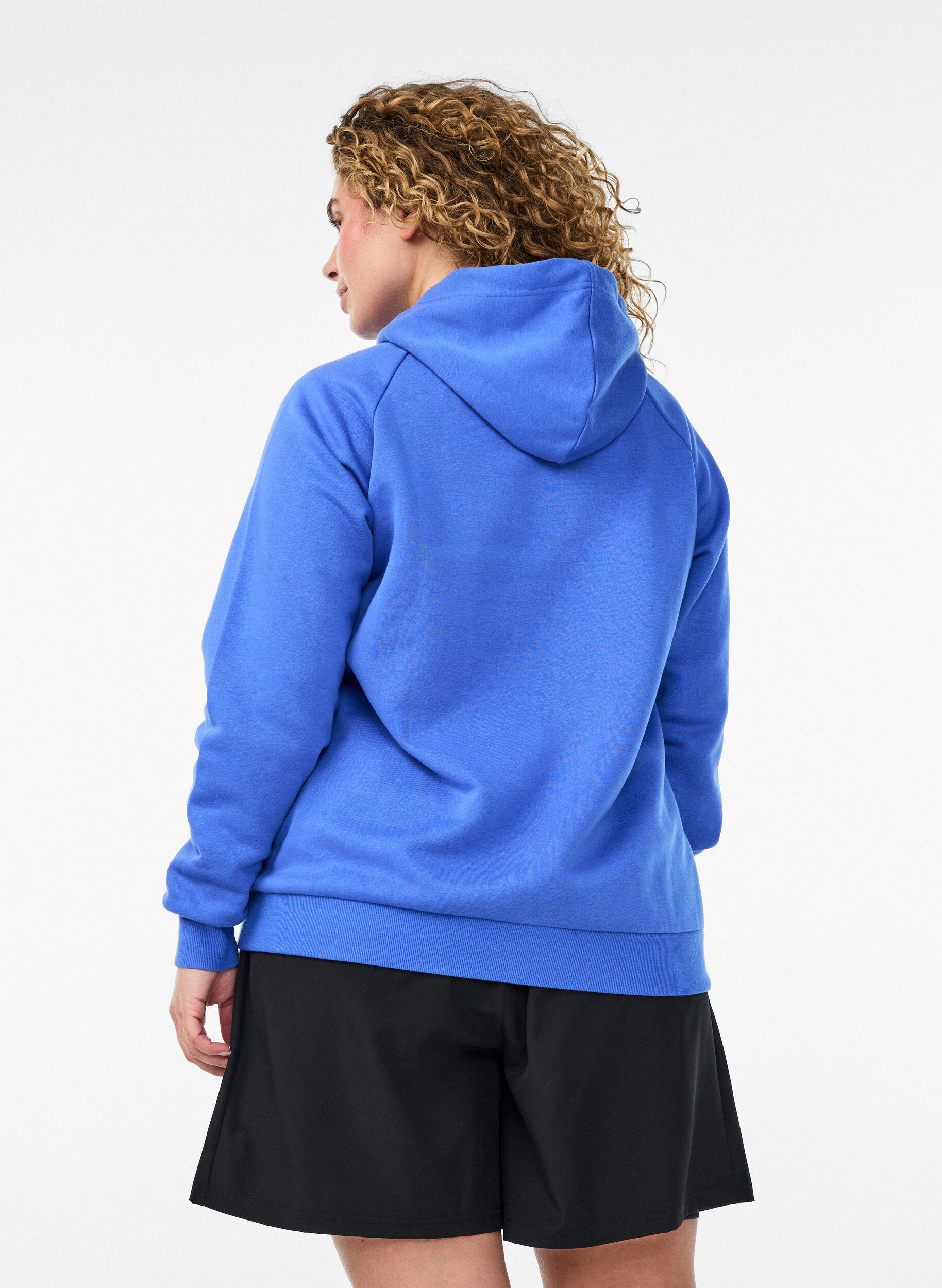 Zizzi Hoodie mit gesticktem Frontmotiv, Blau, Model image number 2