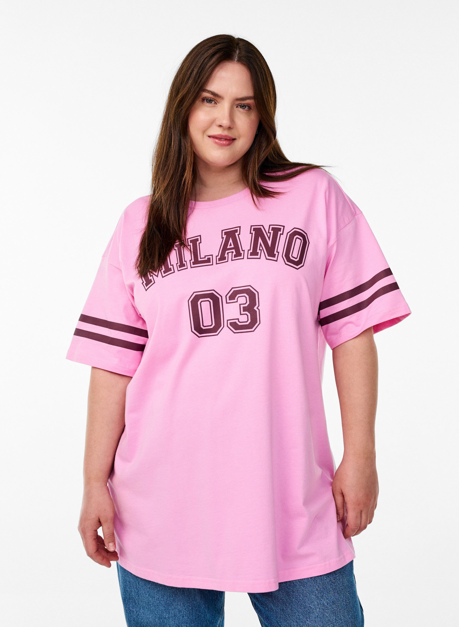 Zizzi Sportliches Oversize-College-T-Shirt, Pink, Model image number 0