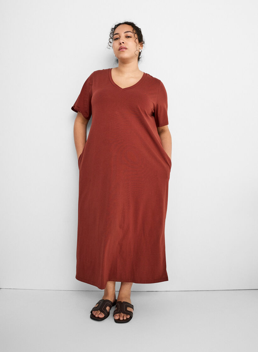 Midi-T-Shirtkleid mit V-Ausschnitt, Rot, Model image number 2
