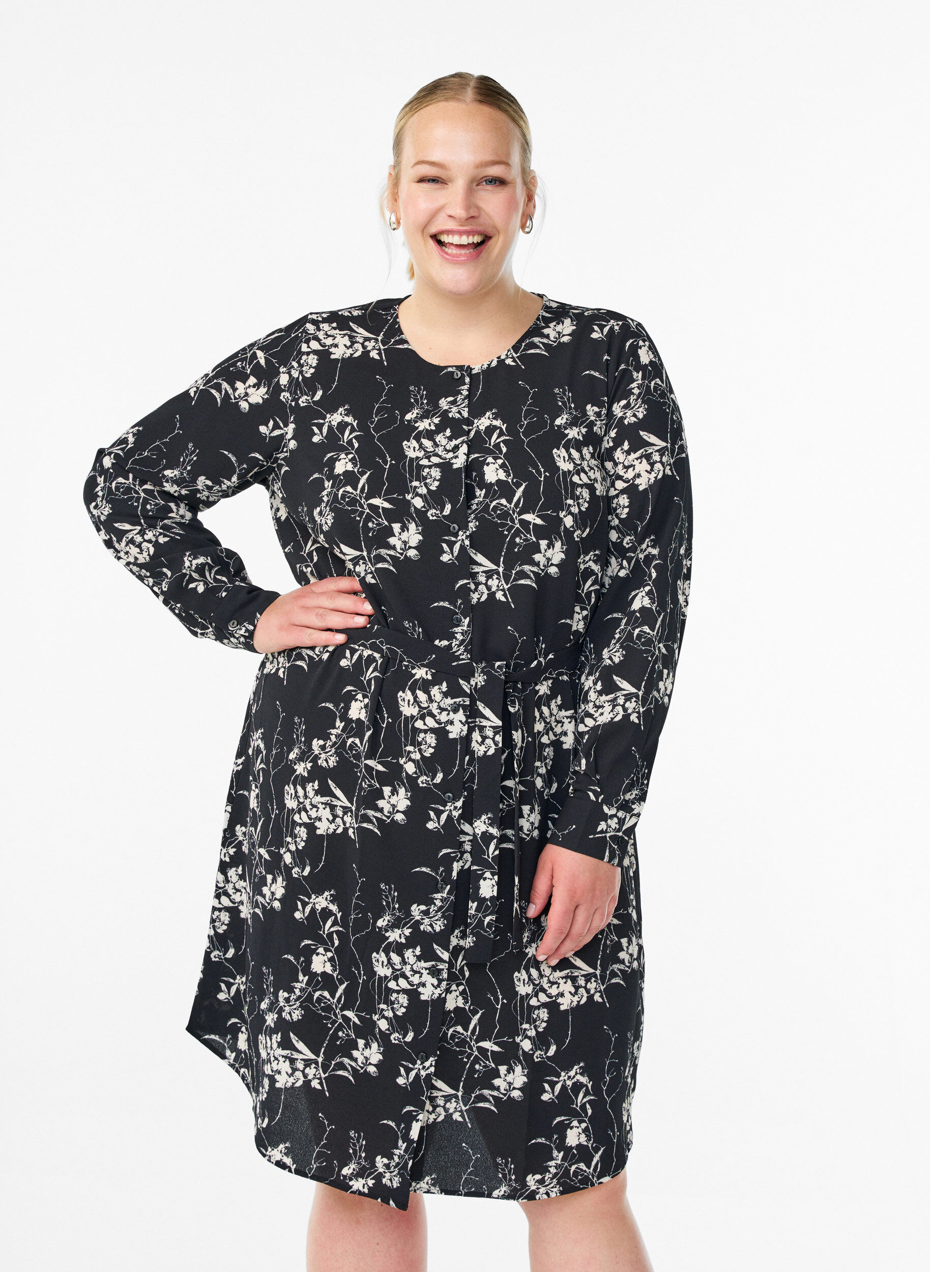 Lang&auml;rmliges Hemdblusenkleid mit Bindeg&uuml;rtel, Schwarz, Model