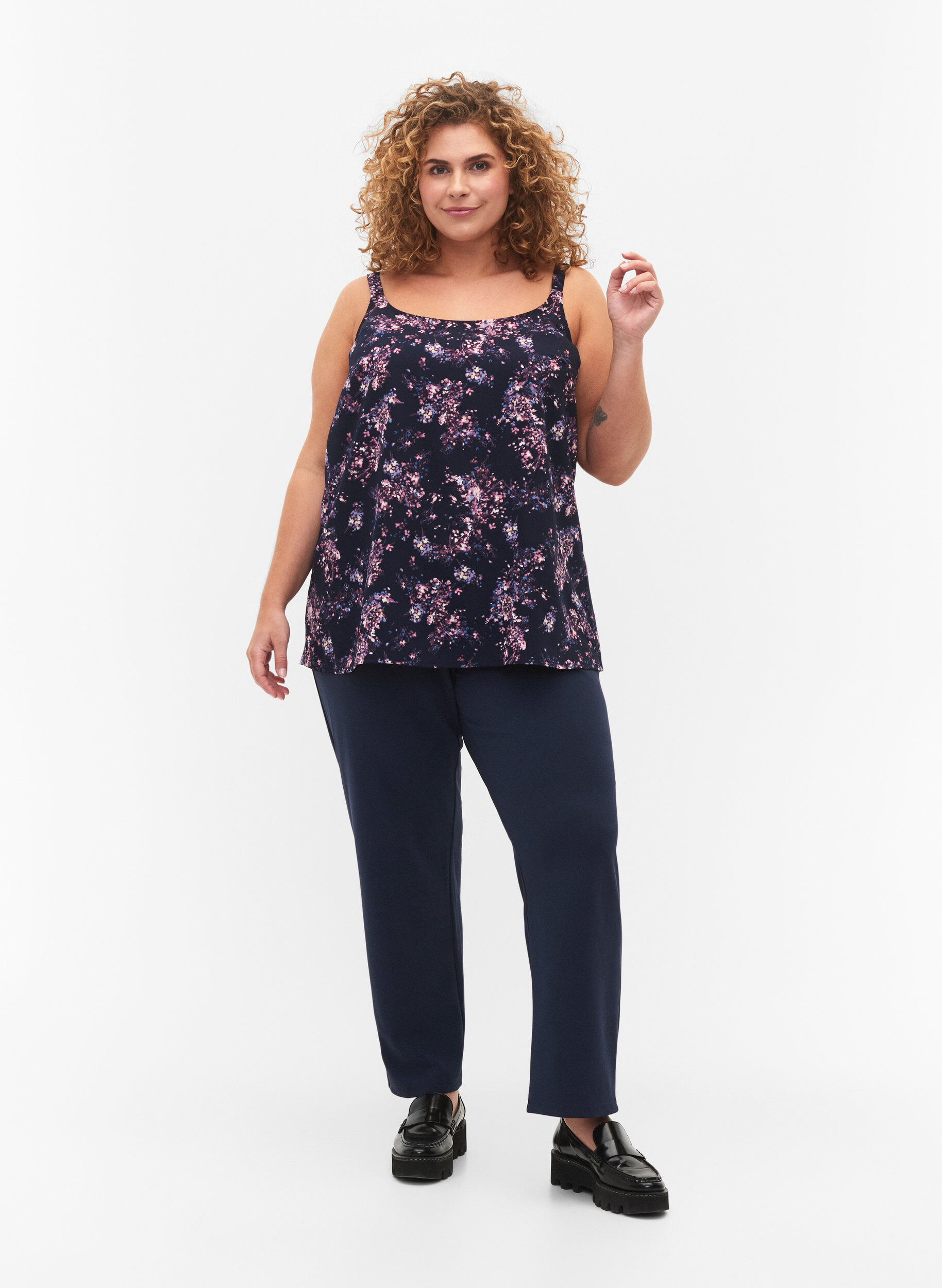 Zizzi FLASH - Top mit Print, Navy Rose Flower, Model image number 2