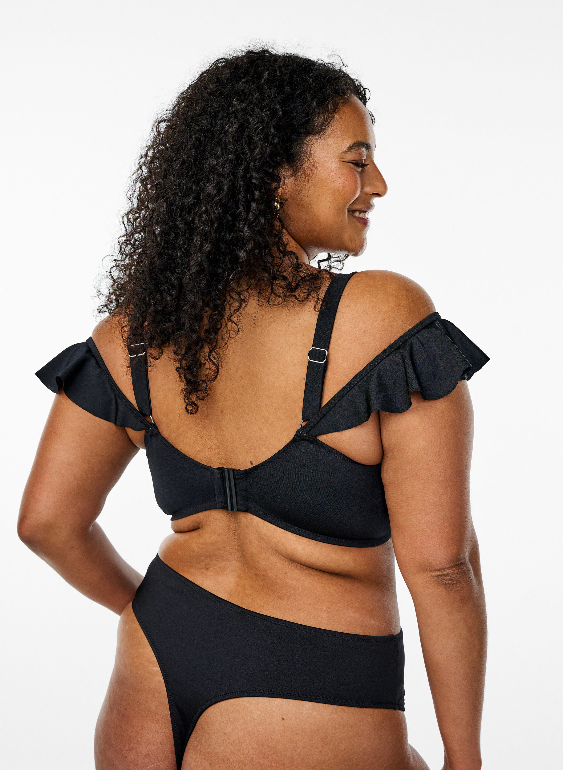 Zizzi Bikinioberteil mit R&uuml;schen und B&uuml;gel, Schwarz, Model image number 2