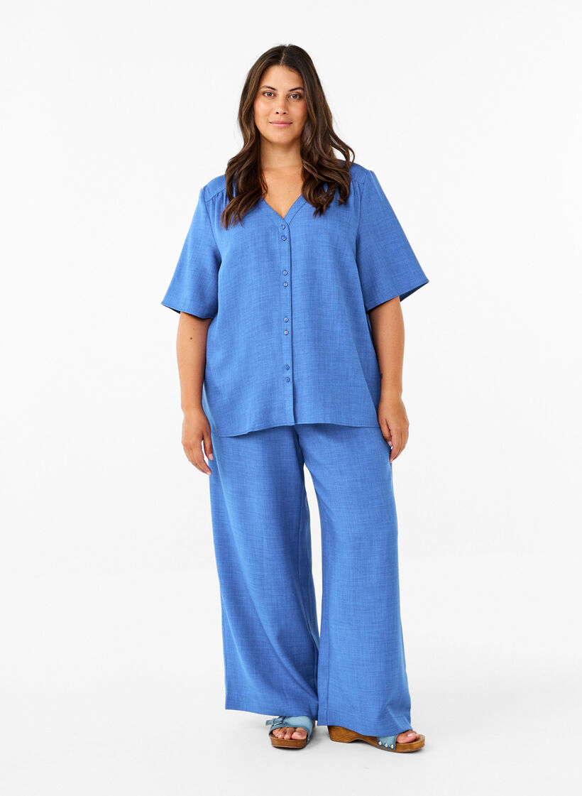 Hemdbluse mit V-Ausschnitt und kurzen &Auml;rmeln, Blau, Model image number 1