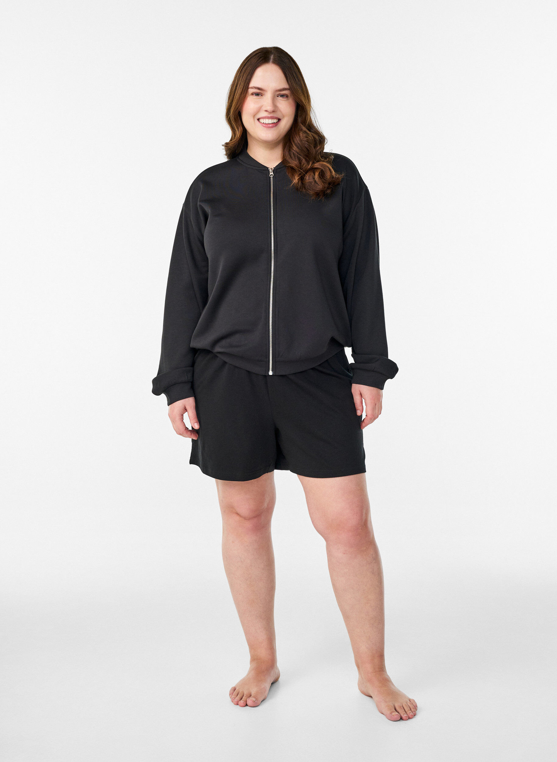 Zizzi Bomber-Cardigan mit Rei&szlig;verschluss, Schwarz, Model image number 1