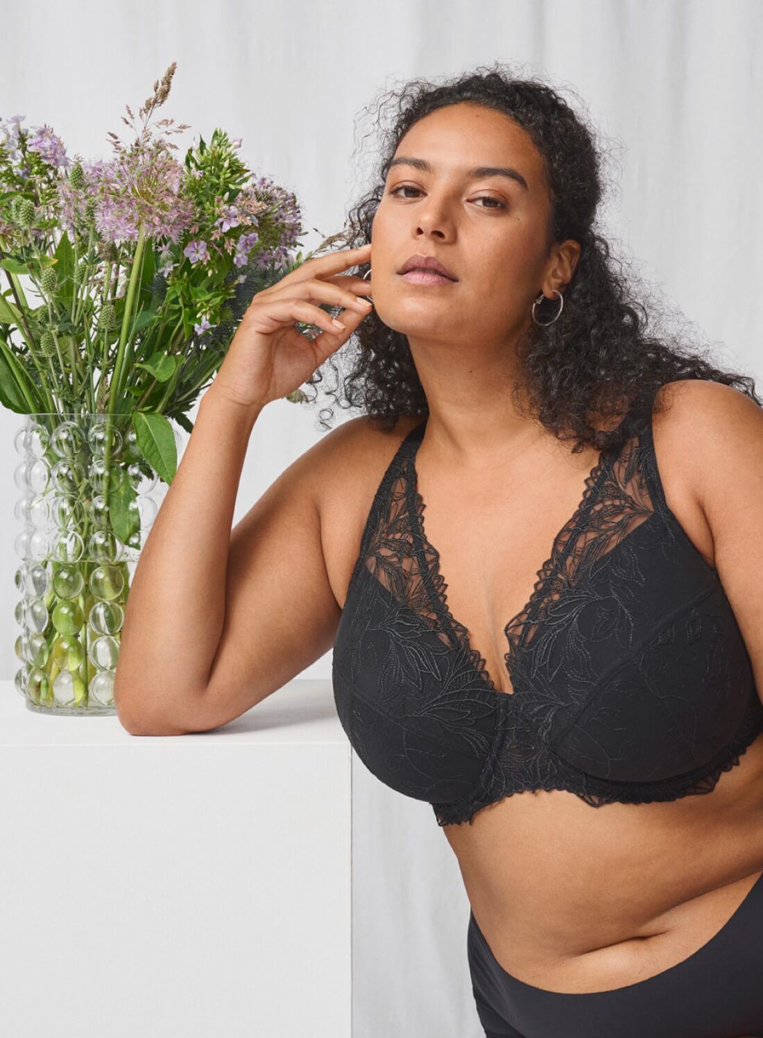 Zizzi Gepolsterter Spitzen-BH mit nahtlosem Stringtanga, , Model