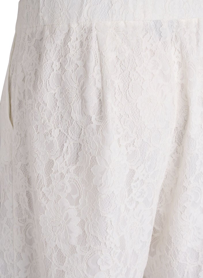 Hoch taillierte Bermudashorts aus Spitze, Vanille, Packshot