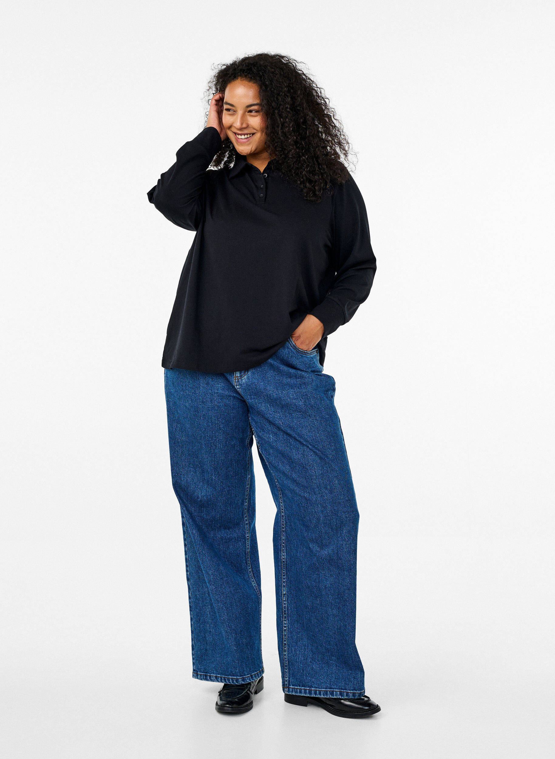 Zizzi Langarm-Poloshirt mit Streifen, Schwarz, Model image number 1