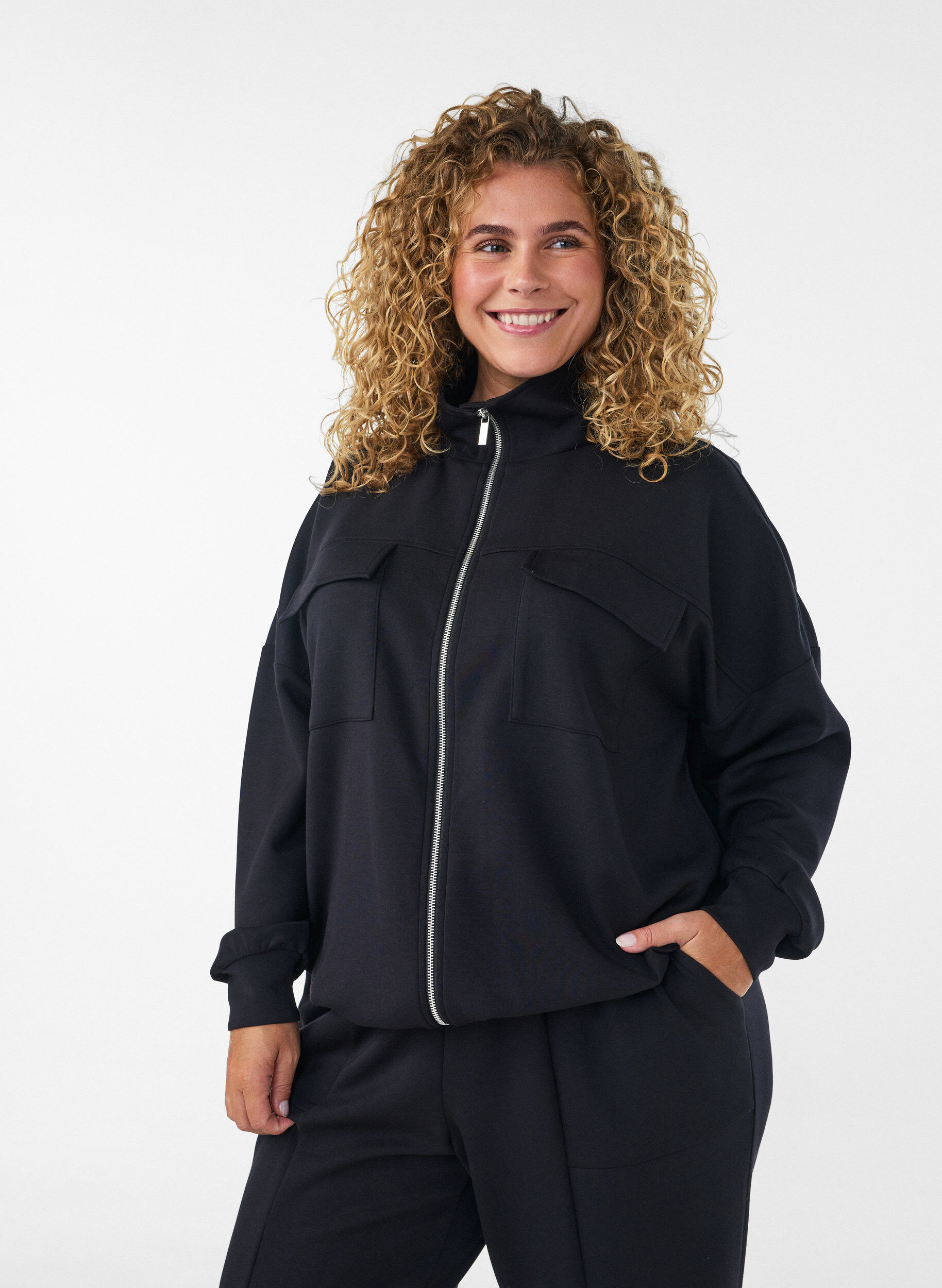 ZizziCardigan aus Jersey mit Rei&szlig;verschluss und hohem Kragen, Schwarz, Model image number 0