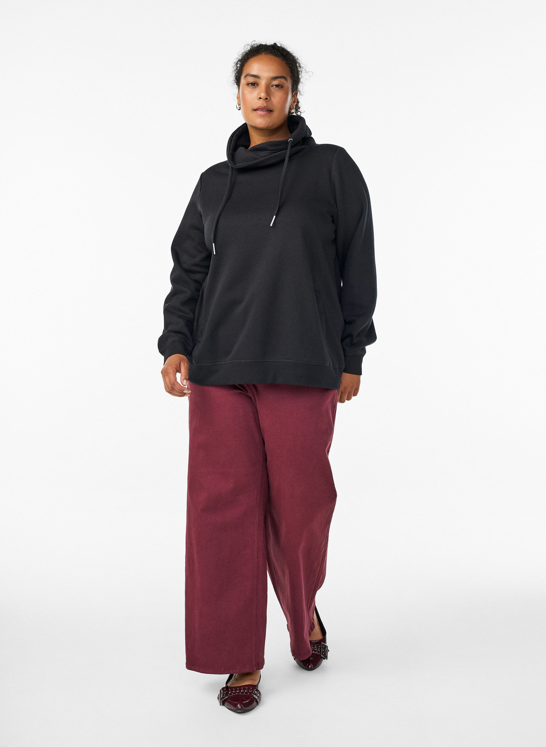 Zizzi FLASH - Sweatshirt mit Stehkragen und Taschen, Schwarz, Model image number 1