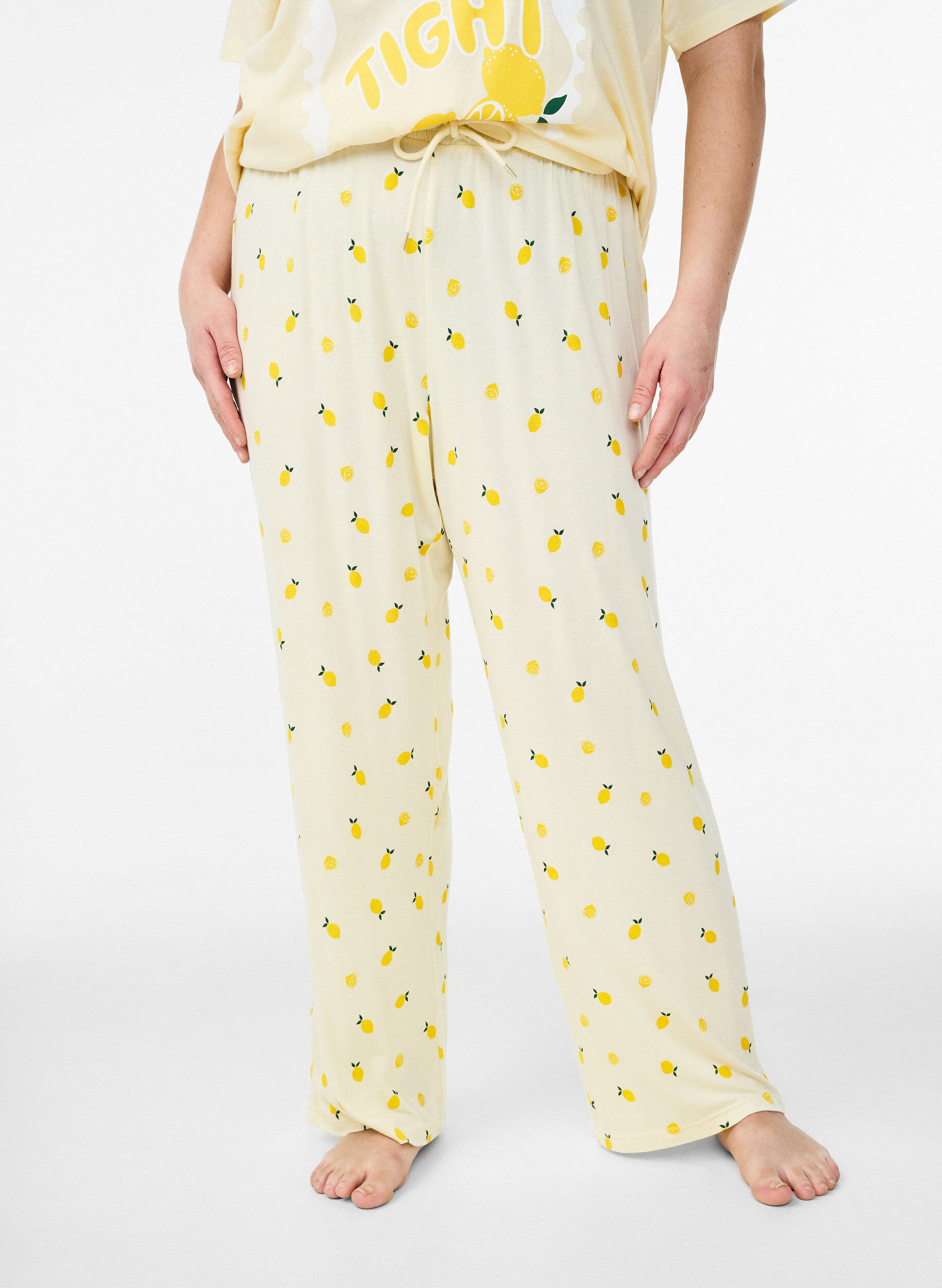 Zizzi Pyjamahose aus weichem Jersey mit hoher Taille und Frucht-Print, Gelb, Model image number 2
