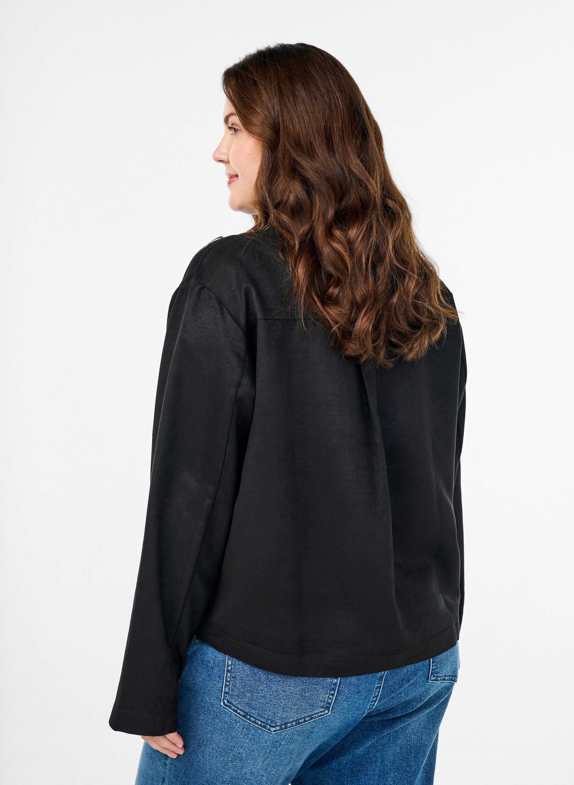 Zizzi Kurze Jacke aus Wildlederimitat mit Taschen, Schwarz, Model image number 2