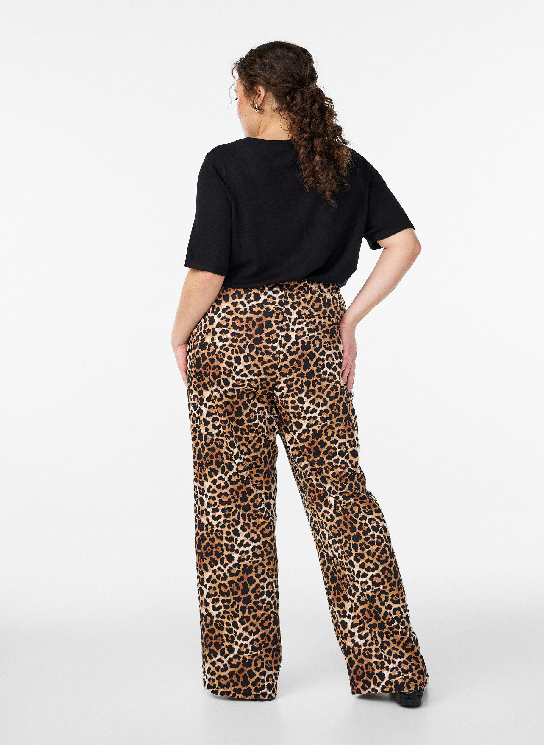 Zizzi Hose mit geradem Bein und Leopardenmuster, Braun, Model image number 1