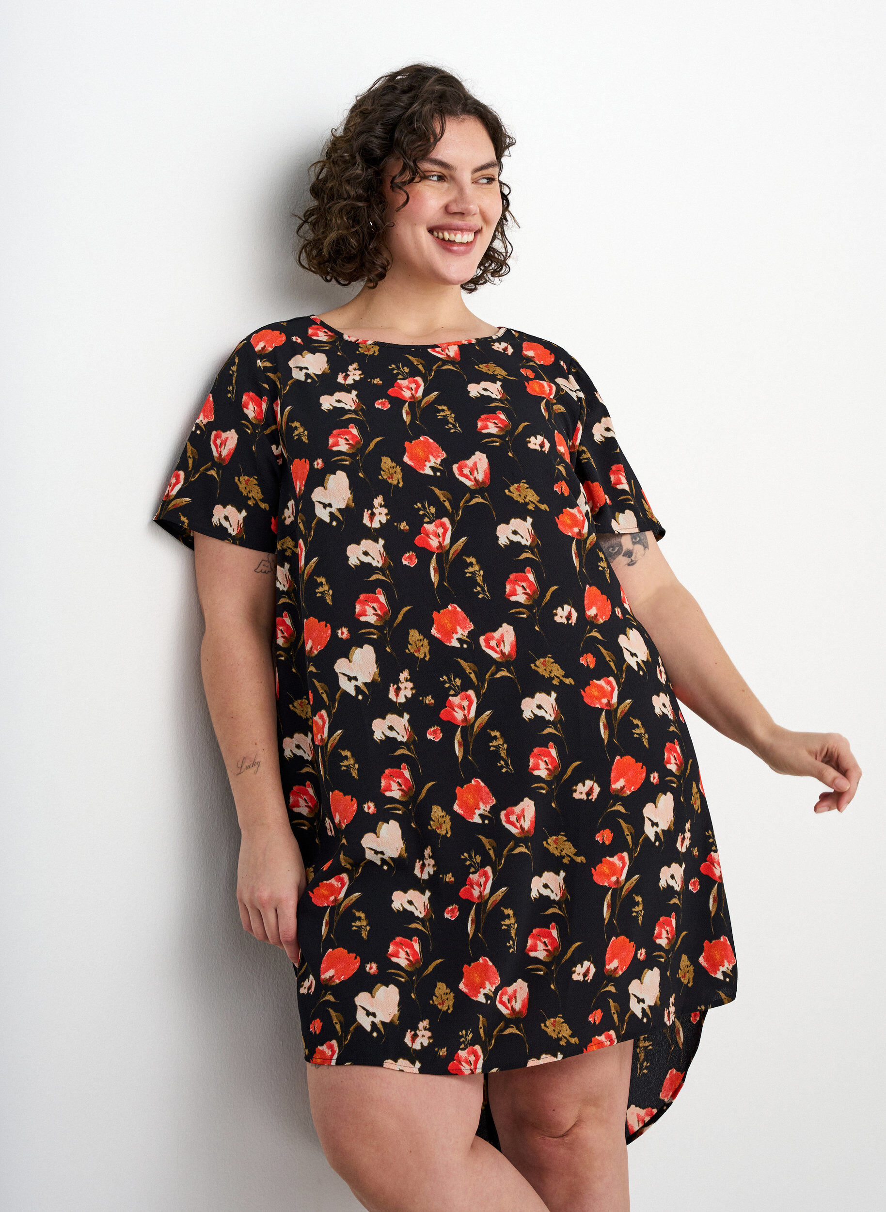 Zizzi Kleid mit Aufdruck und kurzen &Auml;rmeln, Schwarz, Image image number 0