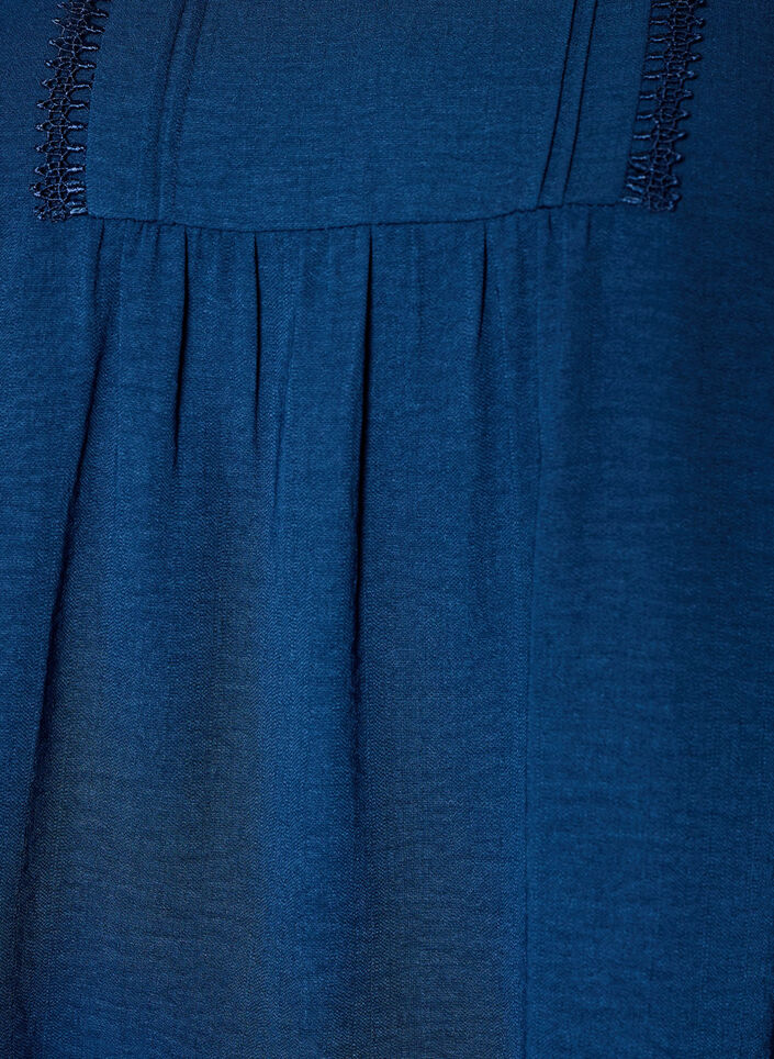 Bluse mit V-Ausschnitt und H&auml;kelband, Blau, Packshot image number 2