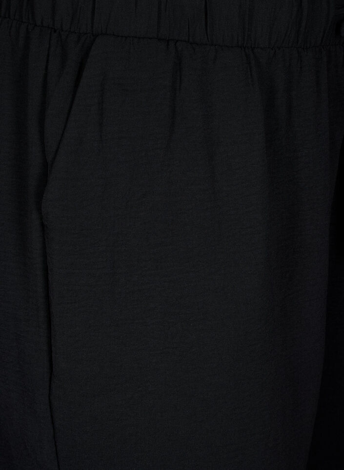 Kurze Hose mit Taschen und elastischem Bund, Schwarz, Packshot image number 2