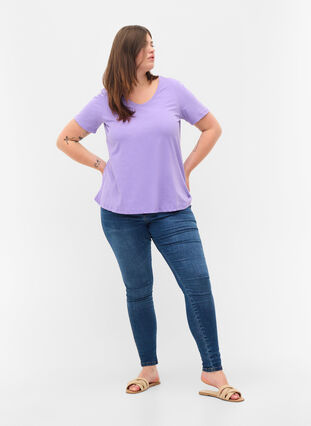 Einfarbiges basic T-Shirt aus Baumwolle, Paisley Purple, Model image number 2