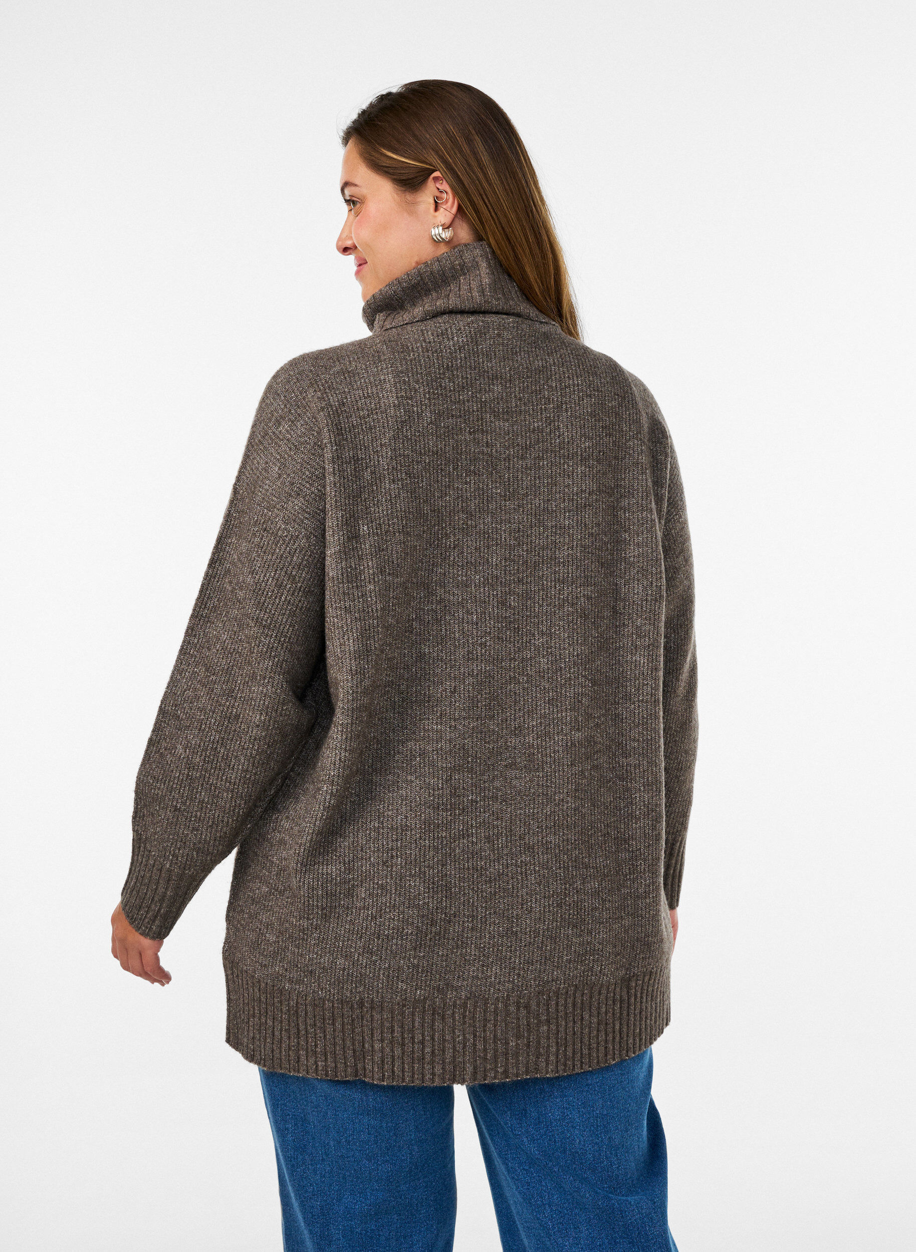ZizziLocker gestrickter Pullover mit Rollkragen, Braun, Model image number 2