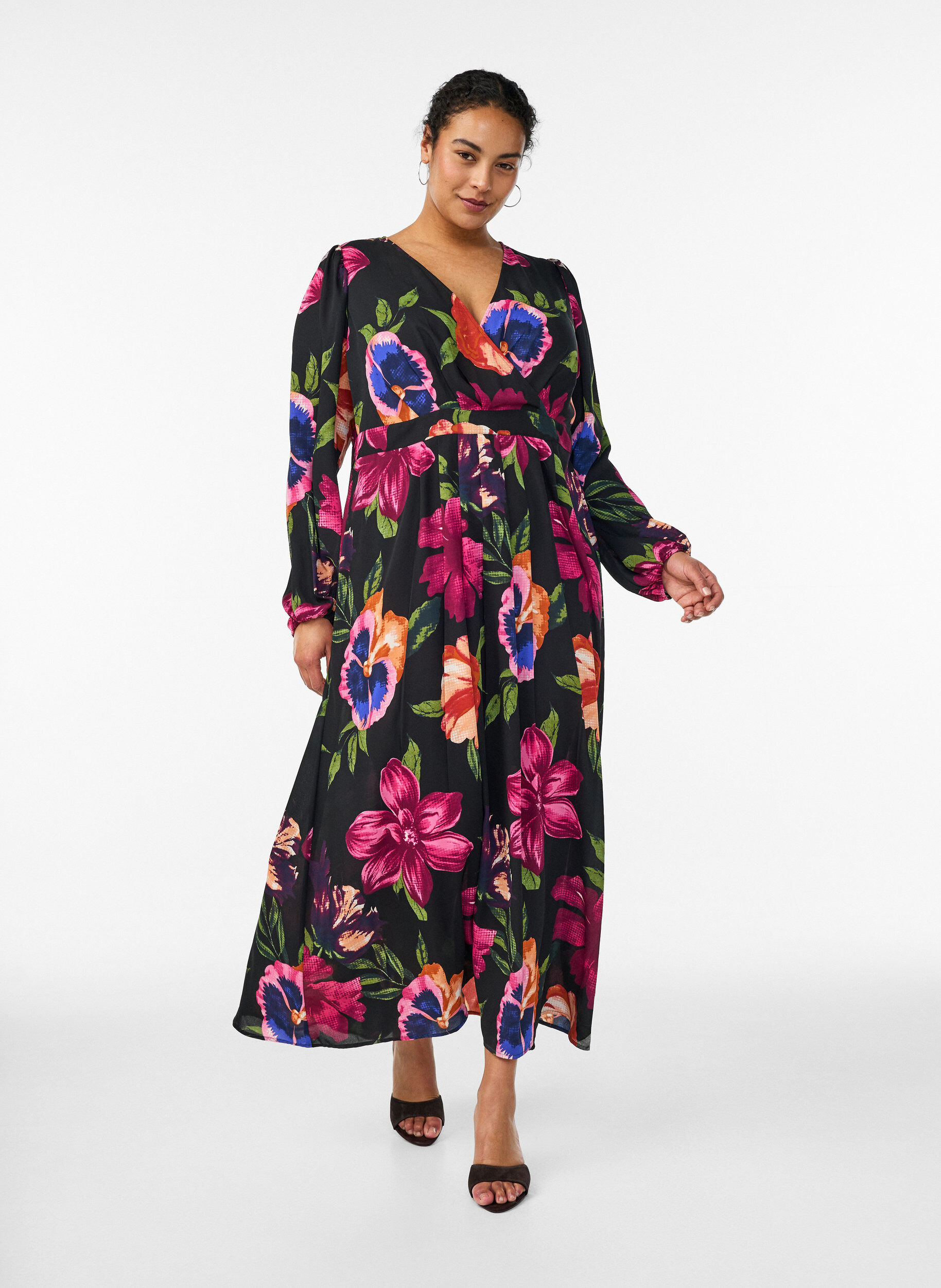 Zizzi Maxikleid mit Wickelausschnitt und langen &Auml;rmeln, Schwarz, Model image number 0