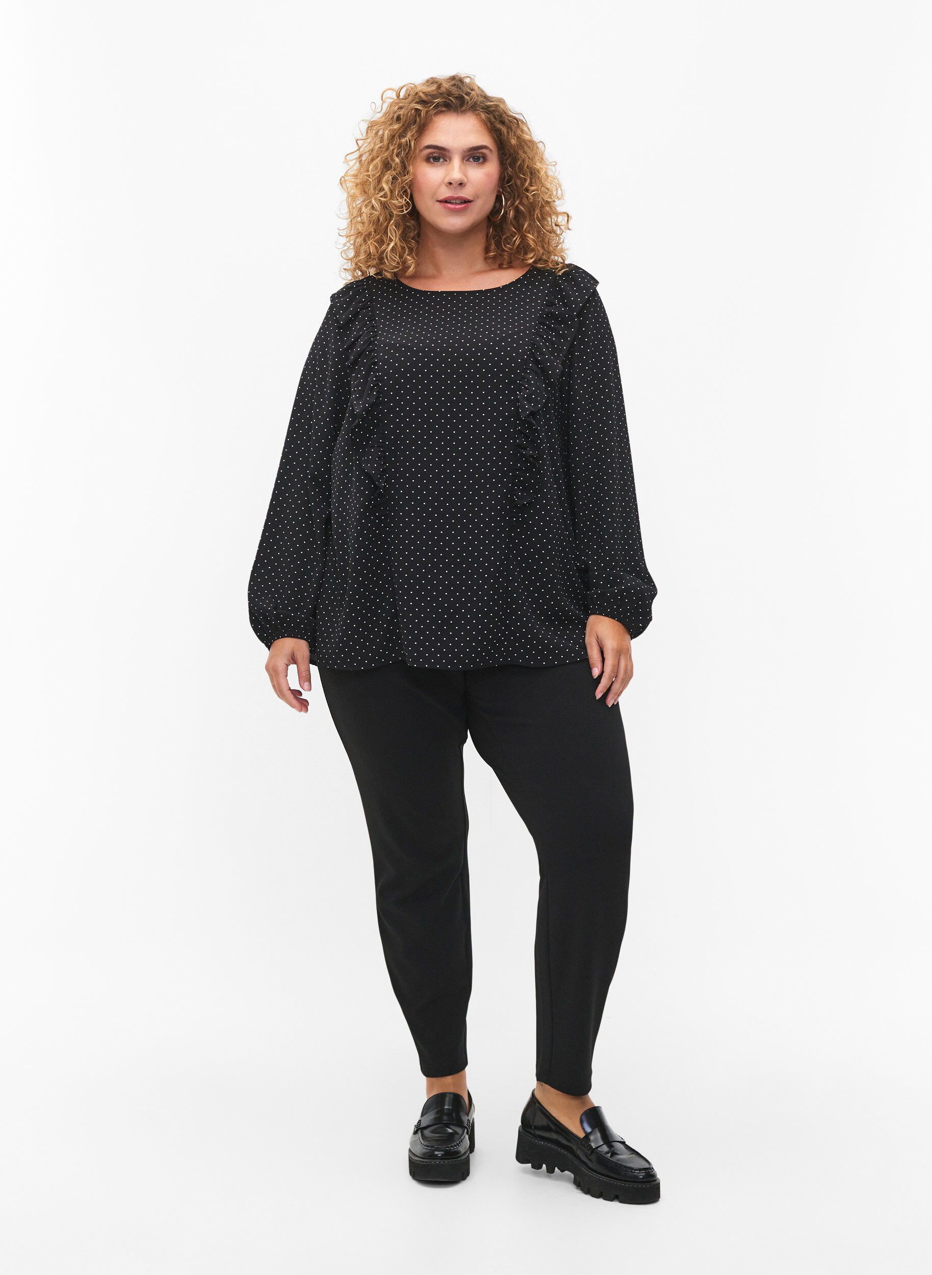 Zizzi Lang&auml;rmelige Bluse mit R&uuml;schen, Black Dot, Model image number 2