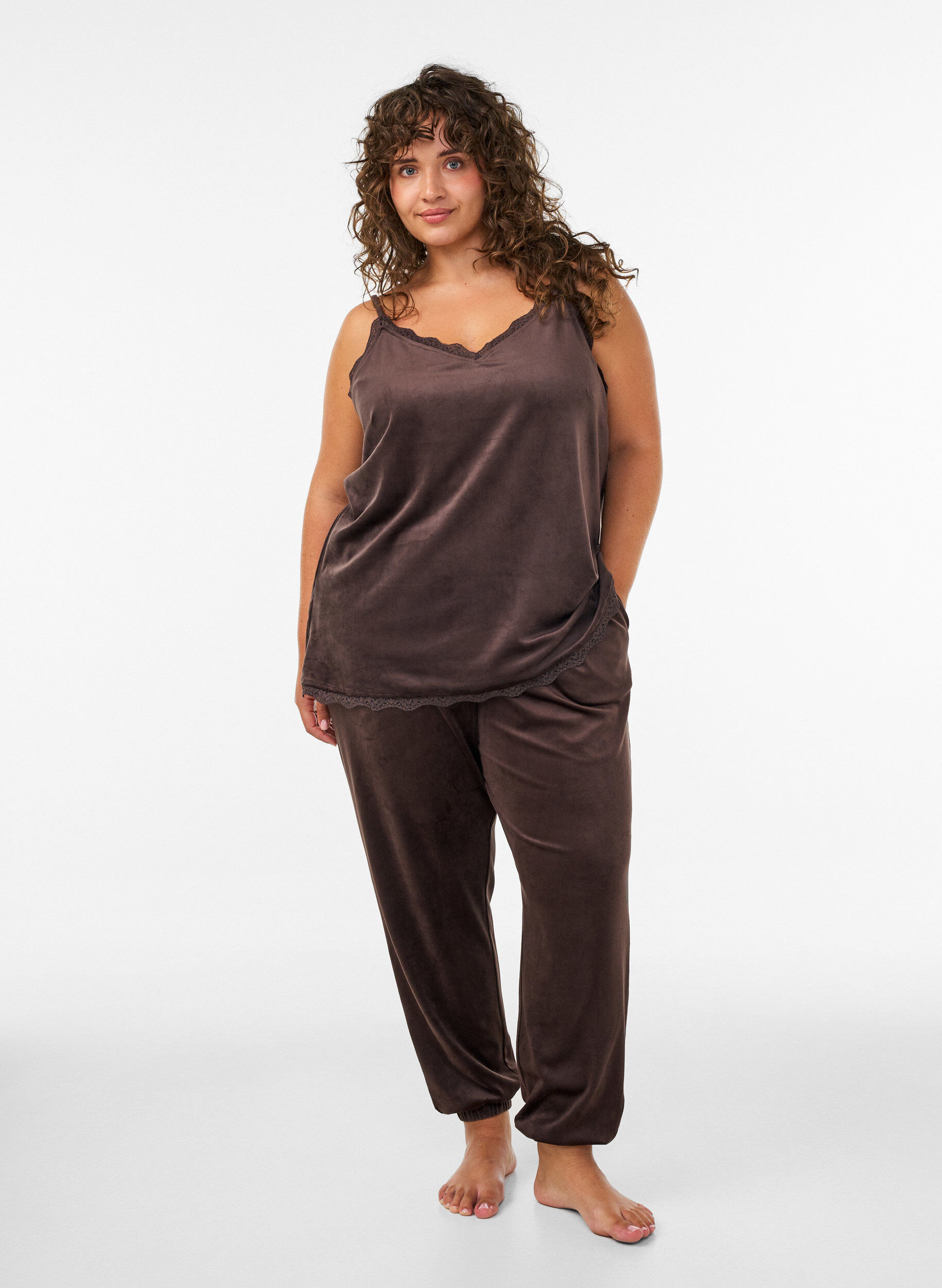 ZizziTop aus Velours mit Spitzen, Braun, Model image number 1