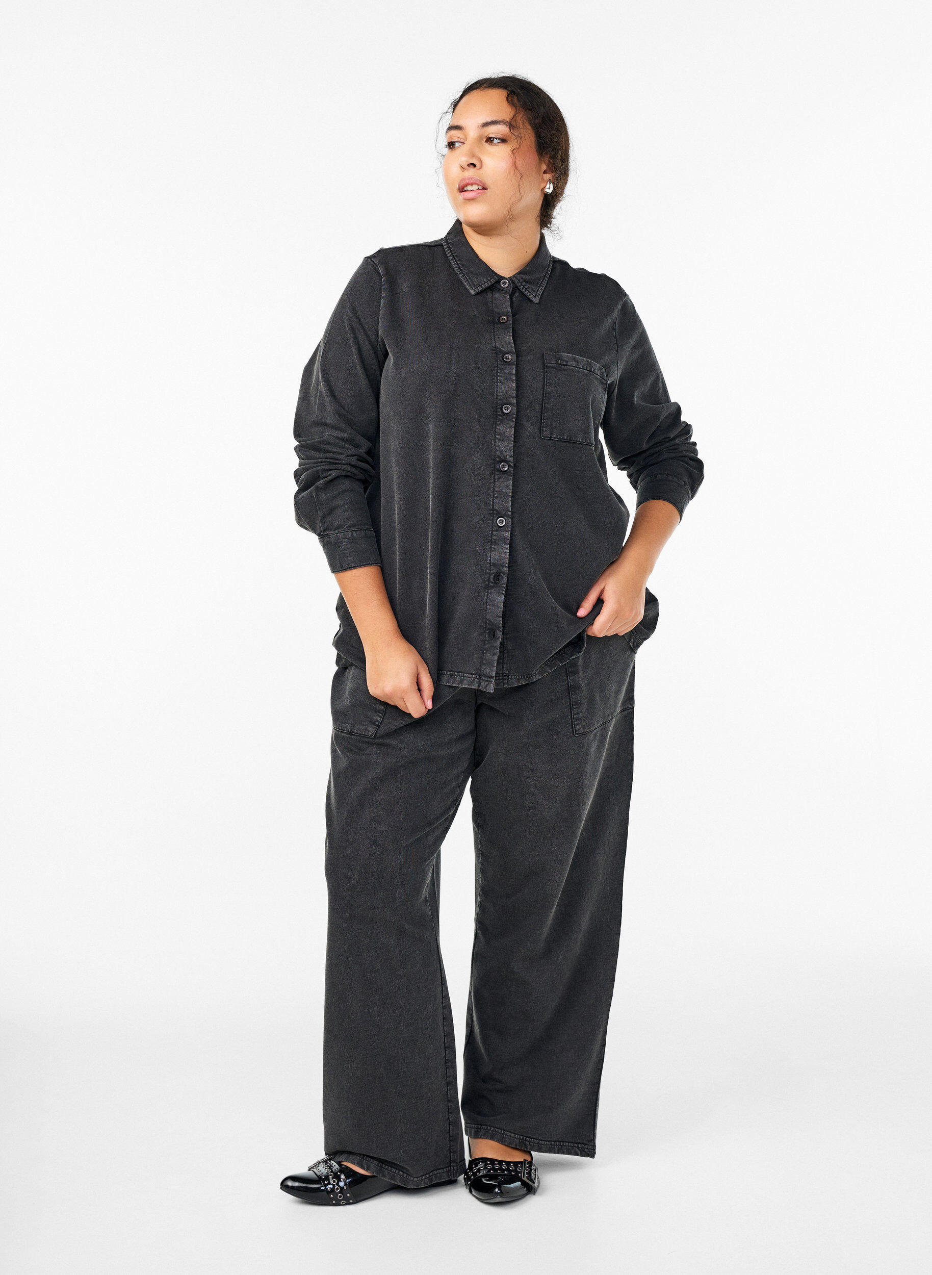 Zizzi Shirt aus Sweatstoff mit Washed-Effekt, Grau, Model image number 1