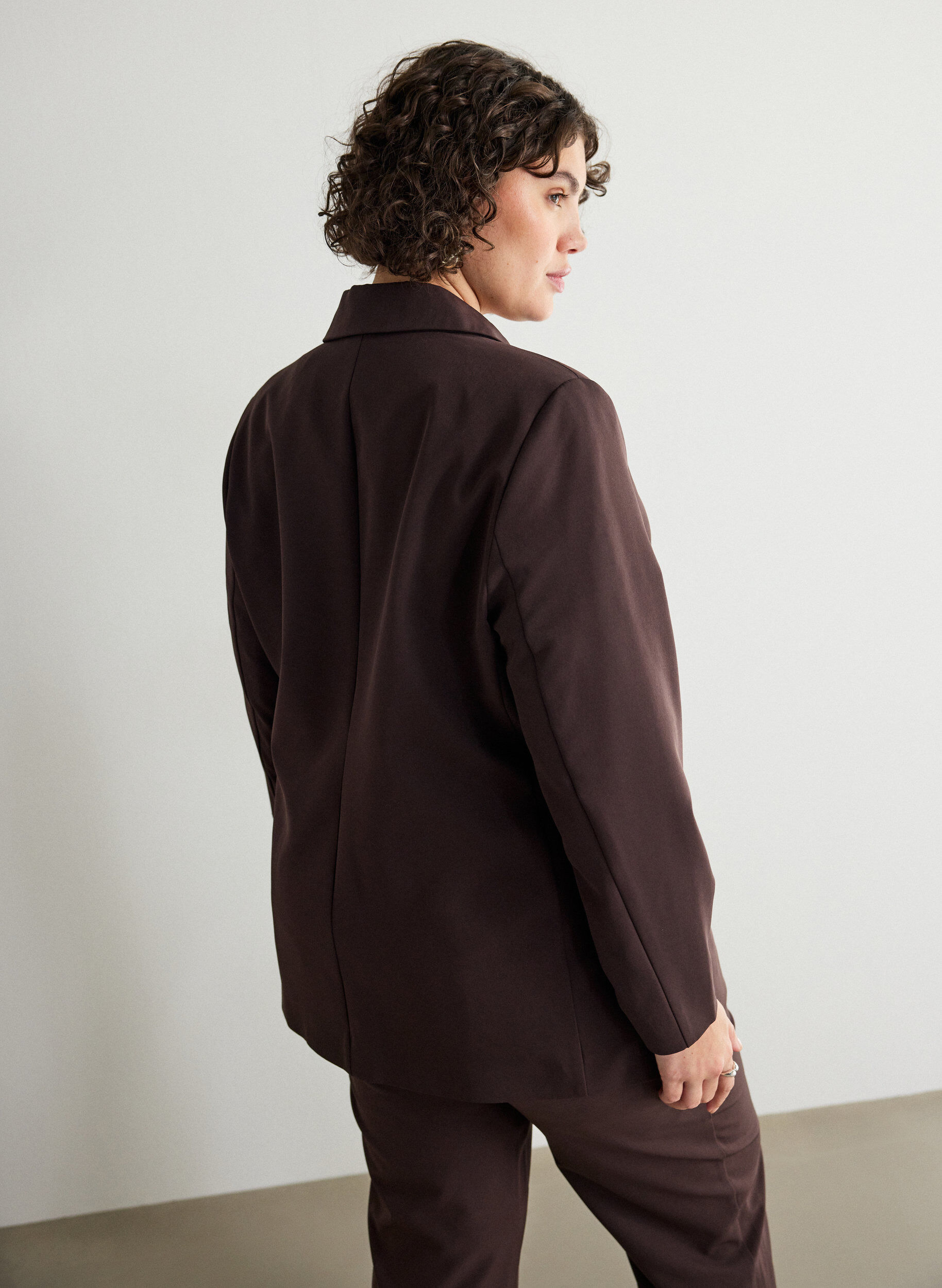 ZizziKlassischer Blazer mit Knopfverschluss, Braun, Model image number 2