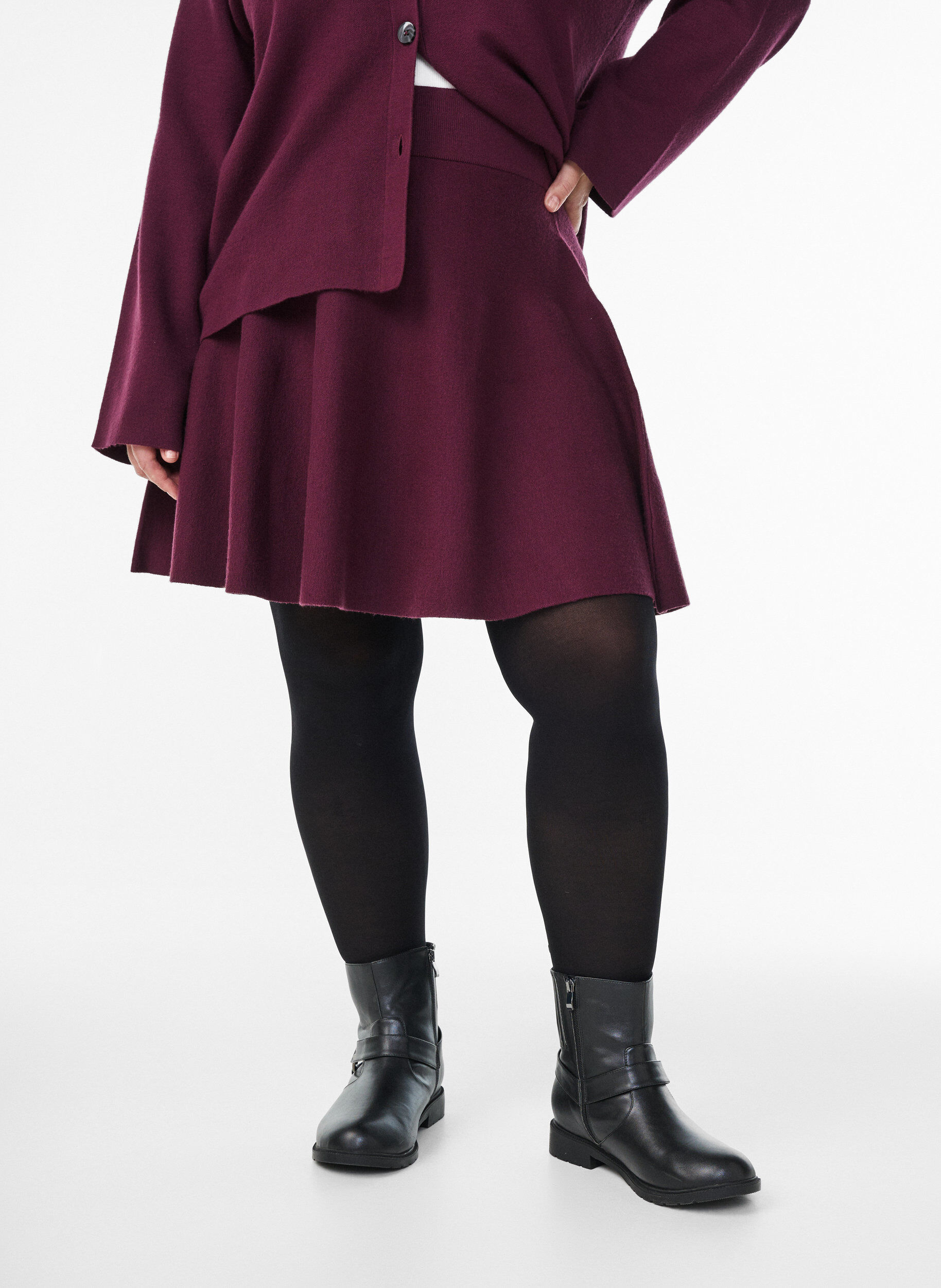 Zizzi Kurzer Strickrock in A-Linie, Dunkles Bordeaux, Model image number 3