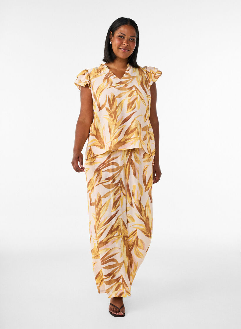 Bluse aus Viskose mit Bl&auml;tterprint und R&uuml;schendetails, Gelb, Model image number 1