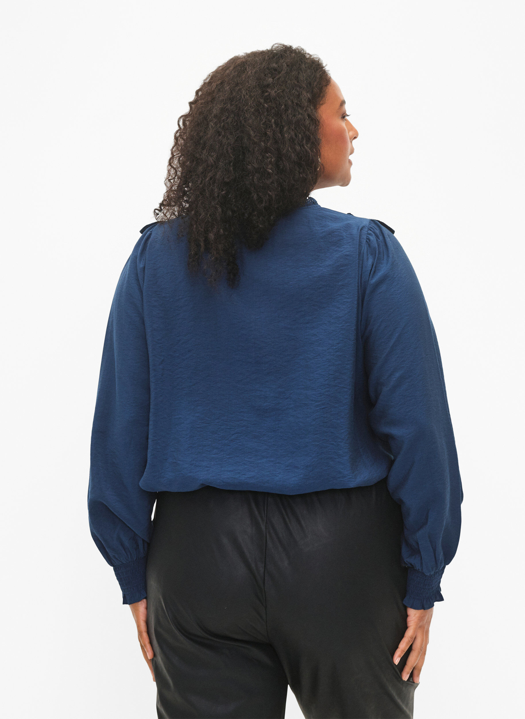 Zizzi  Viskosebluse mit R&uuml;schen und Stickereien, Titan, Model image number 1