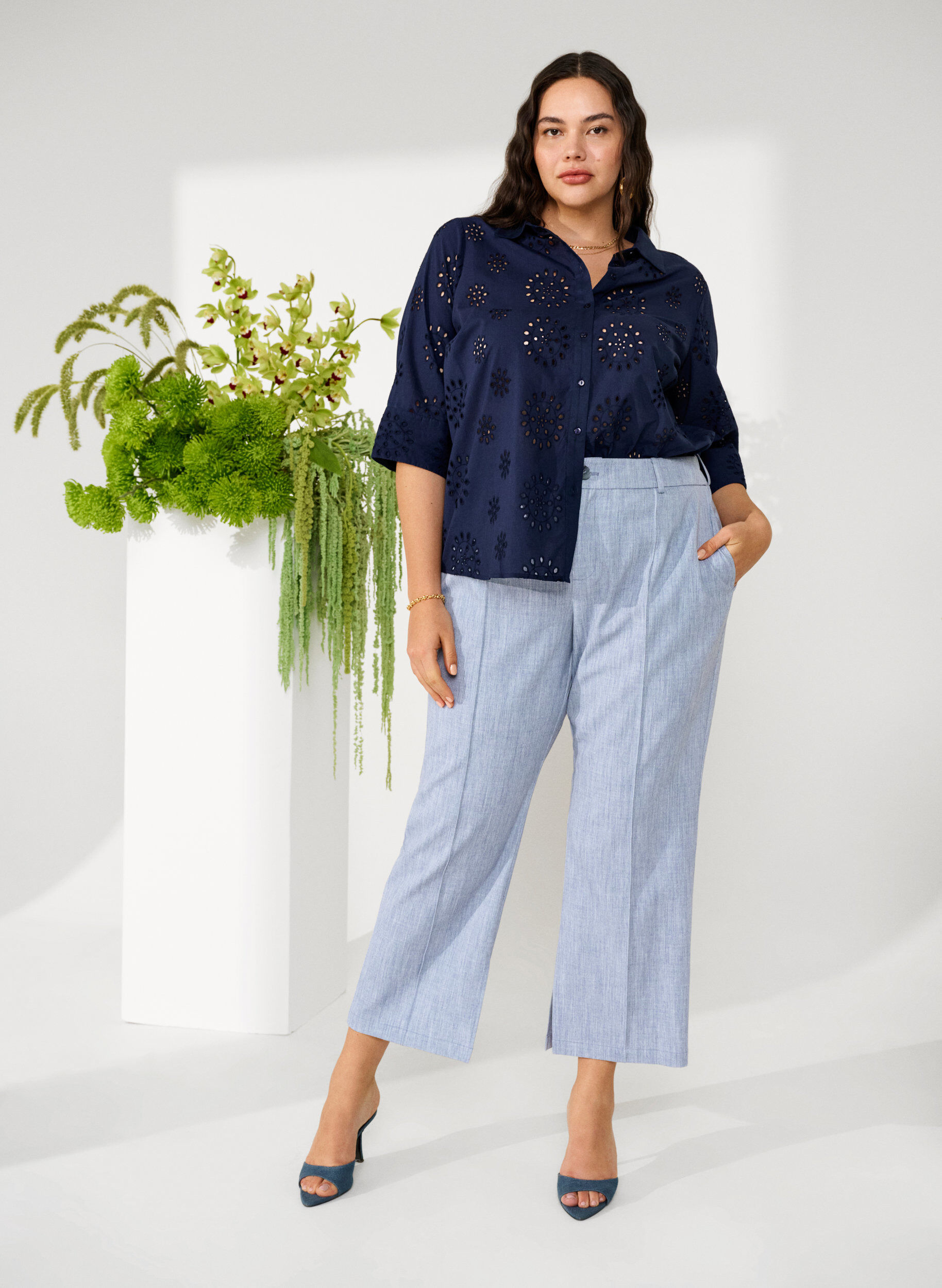 Zizzi Hemdbluse mit Lockstickerei und 3/4-&Auml;rmeln, Navy Blazer, Image image number 0