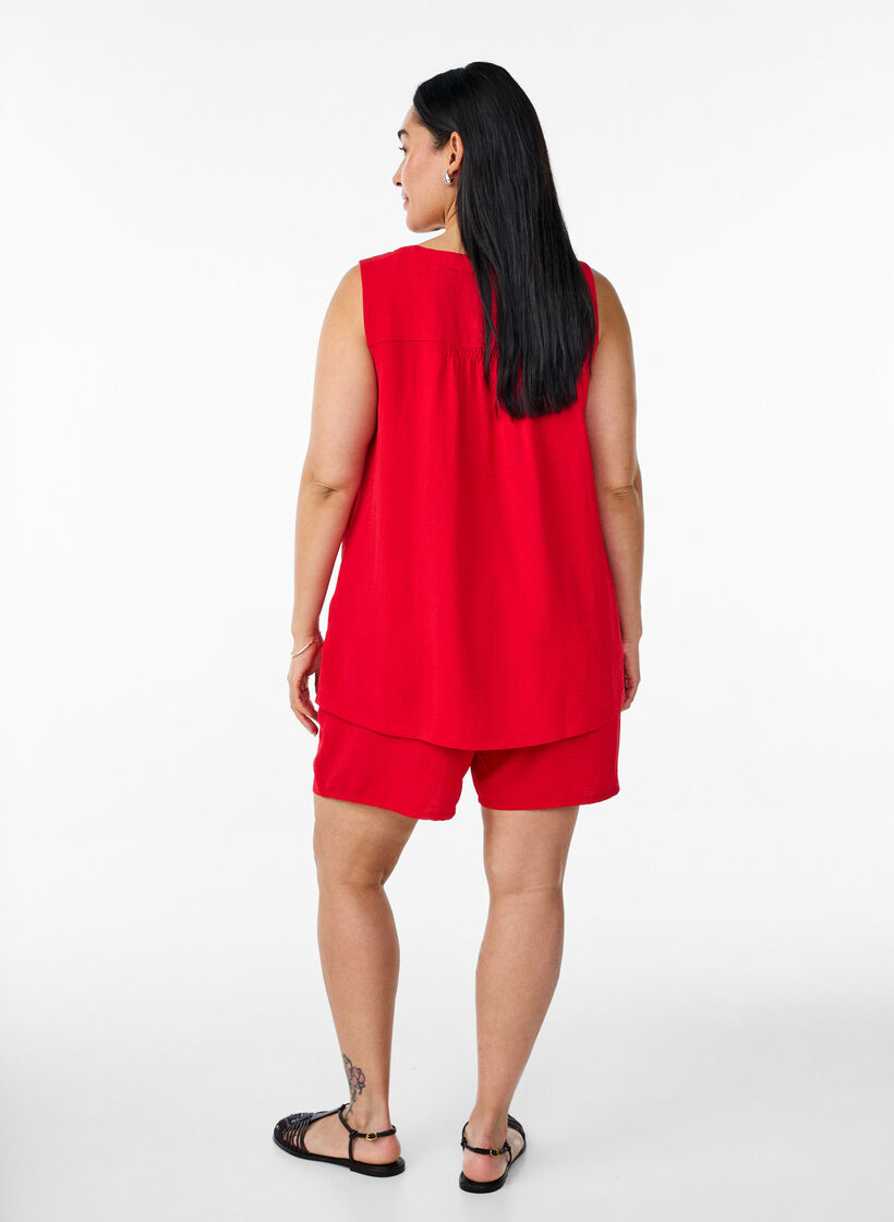 Kurze Hose mit Taschen und elastischem Bund., Rot, Model image number 2