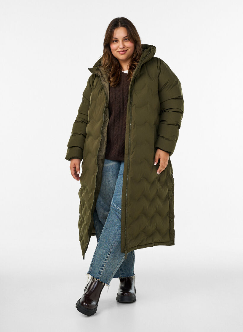 Lange Kapuzen-Steppjacke mit Wellenmuster, Gr&uuml;n, Model