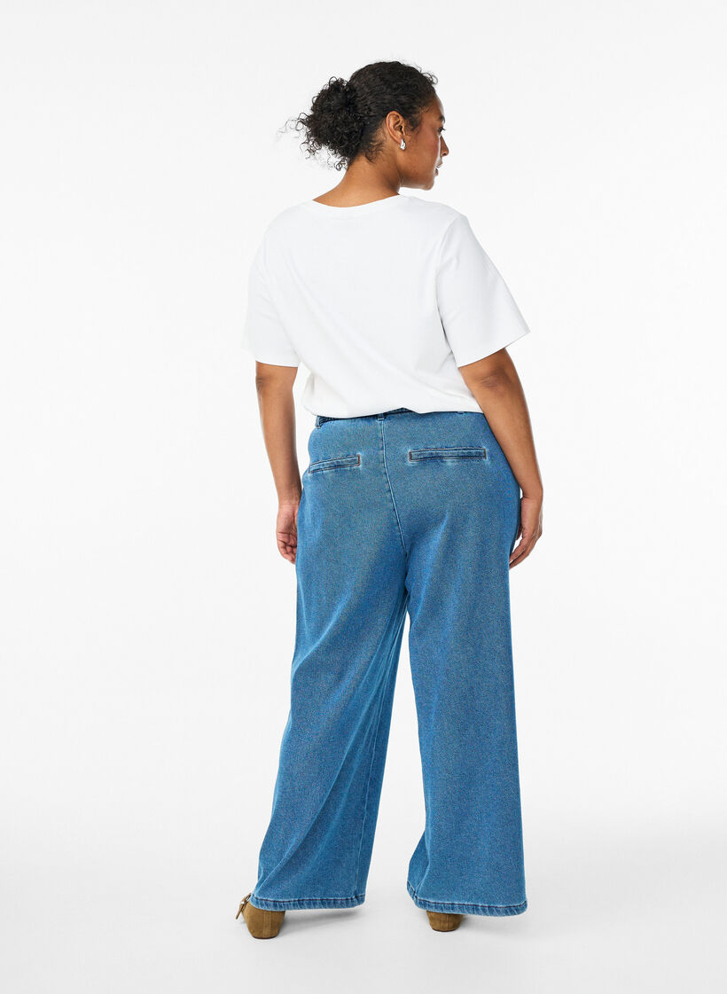 Jeans mit lockerer Passform, elastischem Bund und Tunnelzug, Blau, Model