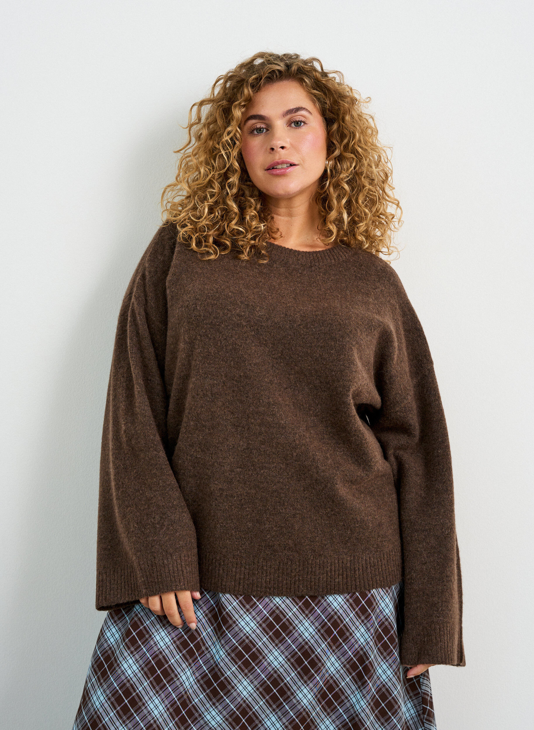 ZizziLocker gestrickte Bluse mit Alpaka und Wolle, Braun, Model image number 0