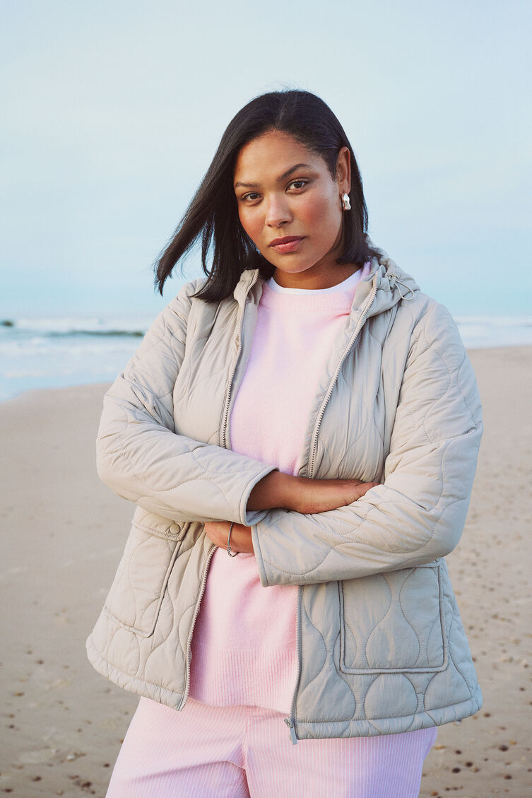 Gesteppte Jacke in Rosatönen, , Model