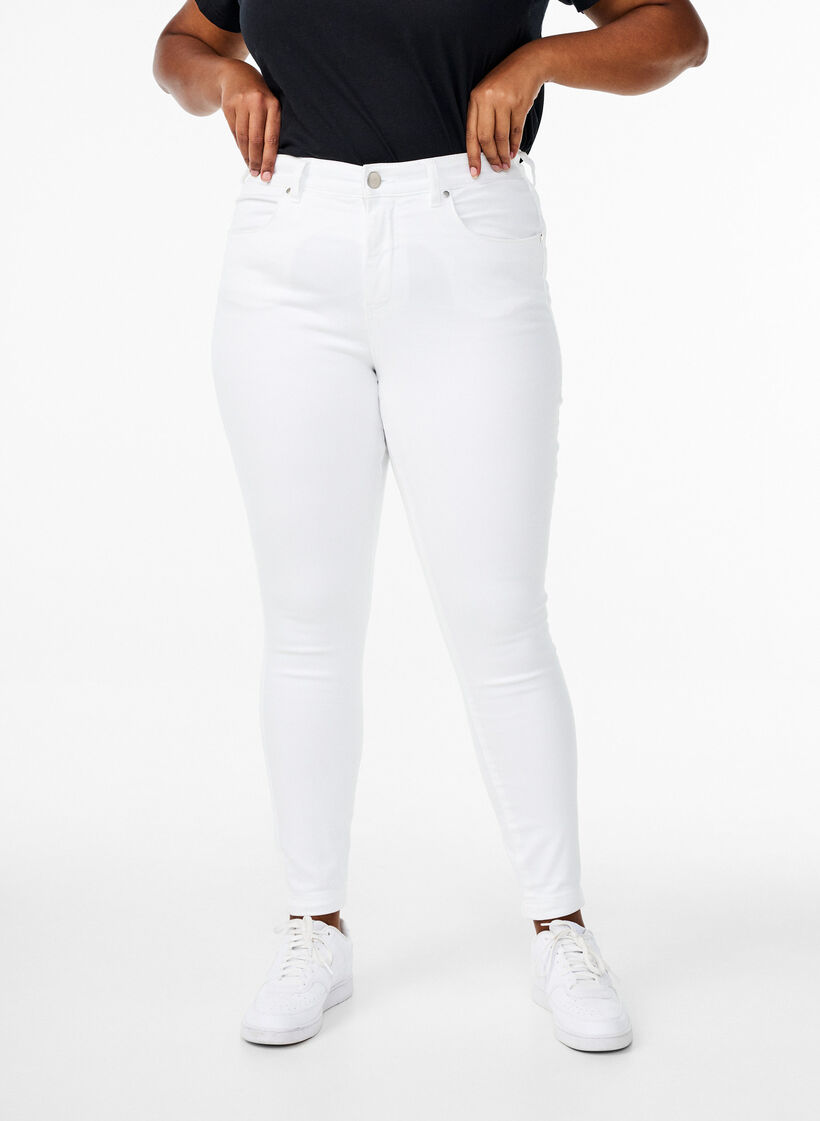 Super Slim Amy Jeans mit hoher Taille, White, Model image number 2